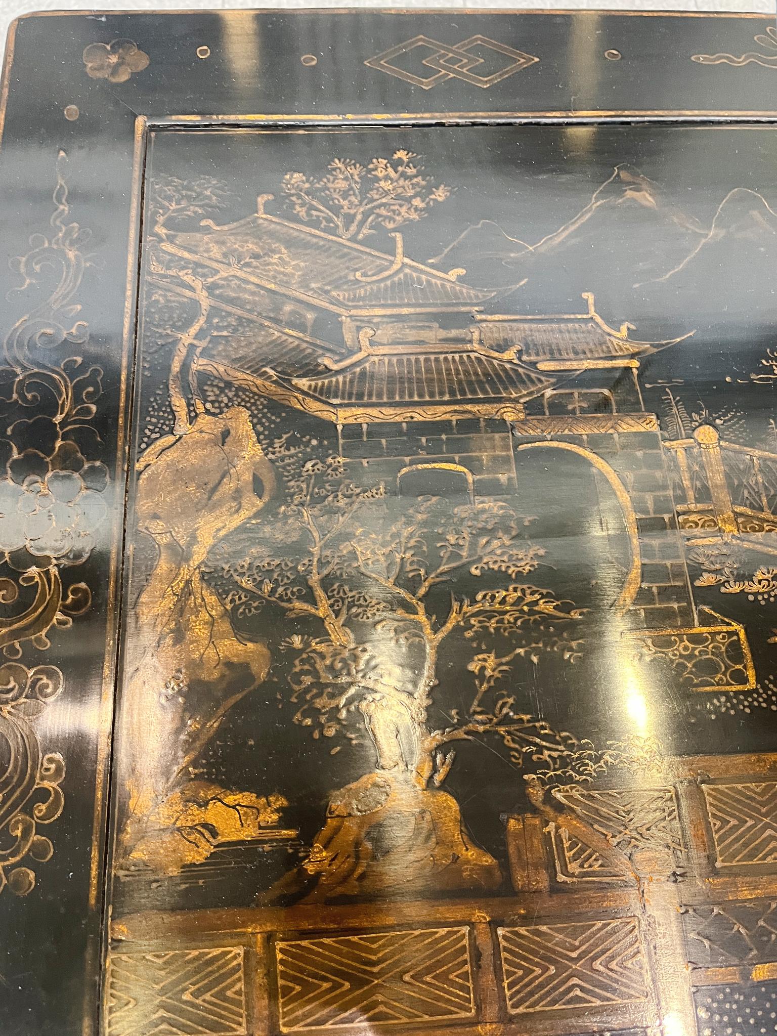 20ième siècle Table basse chinoise en laque noire du milieu du 20e siècle en vente