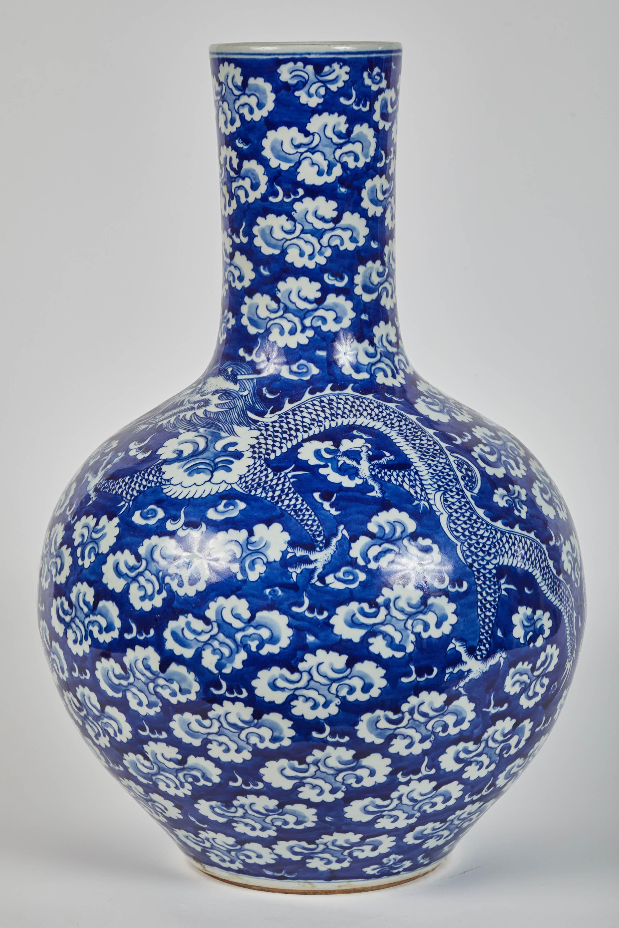 Mid-20th Century Chinese Blue and White Dragon Vase For Sale 1