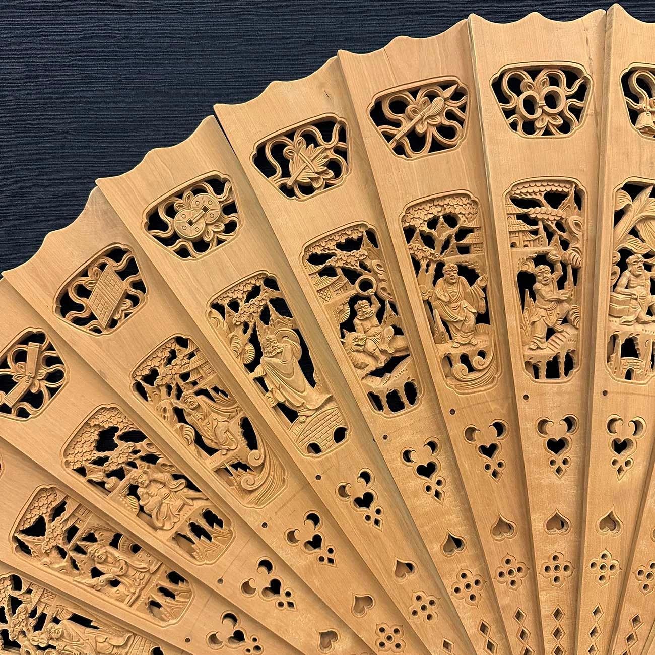 Hand-Carved Mid-20th Century Chinese Boxwood Carved Decorative Fan For Sale