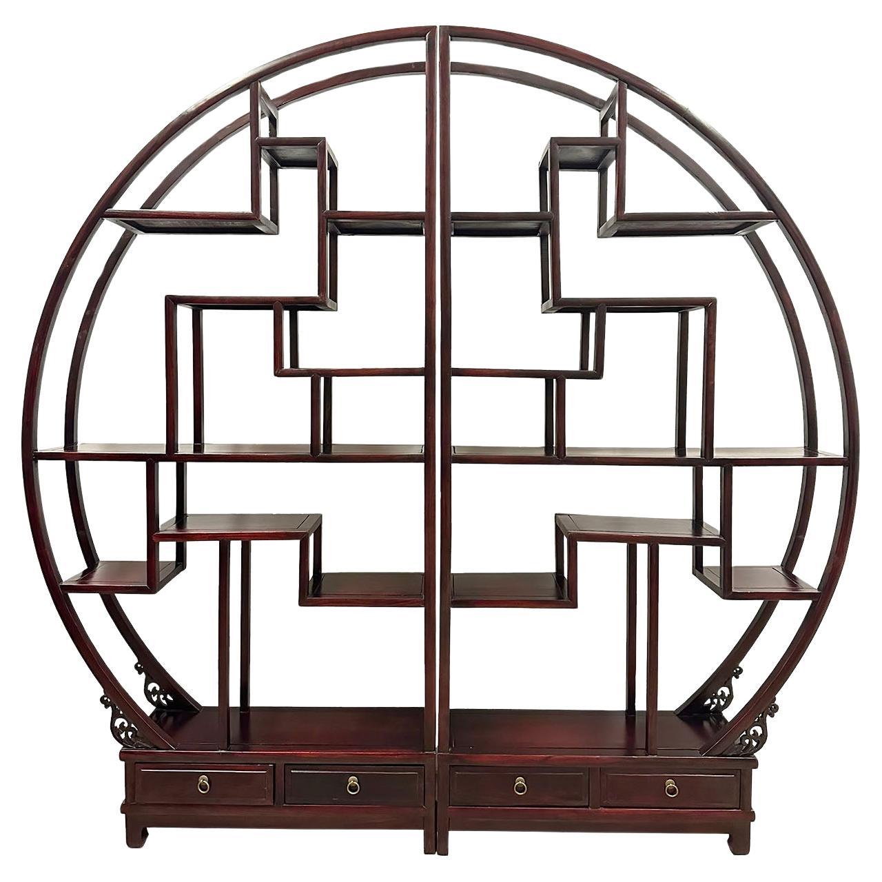 Mitte des 20. Jahrhunderts Chinesisch geschnitzt Collector's Display Regal / room divider