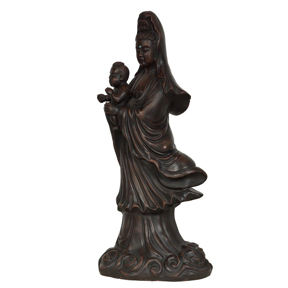 20ième siècle Statue chinoise de Kwan Yin en argile violette sculptée du milieu du 20e siècle en vente