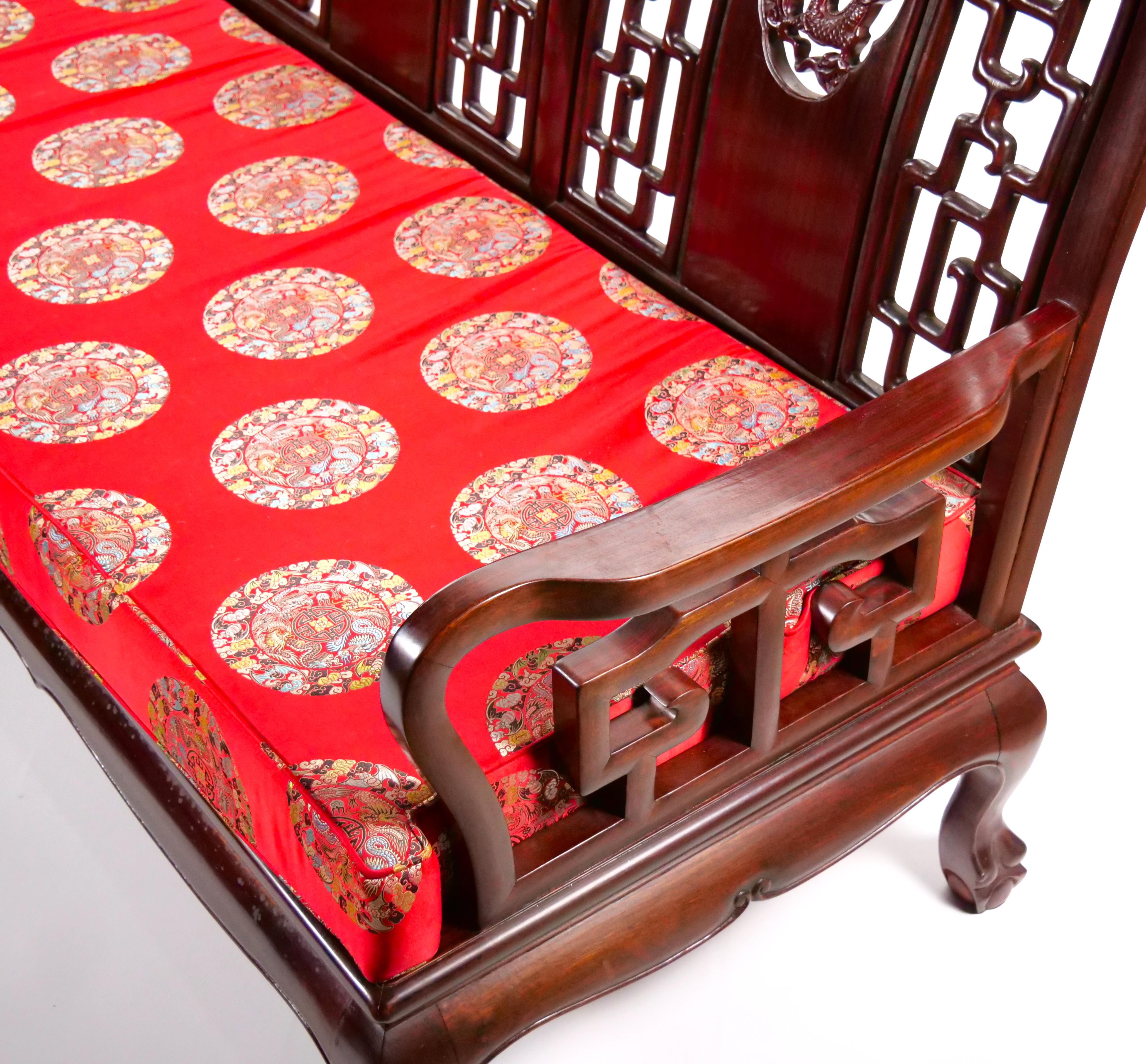 Banc long en palissandre chinois sculpté du milieu du 20e siècle, canapé en vente 4