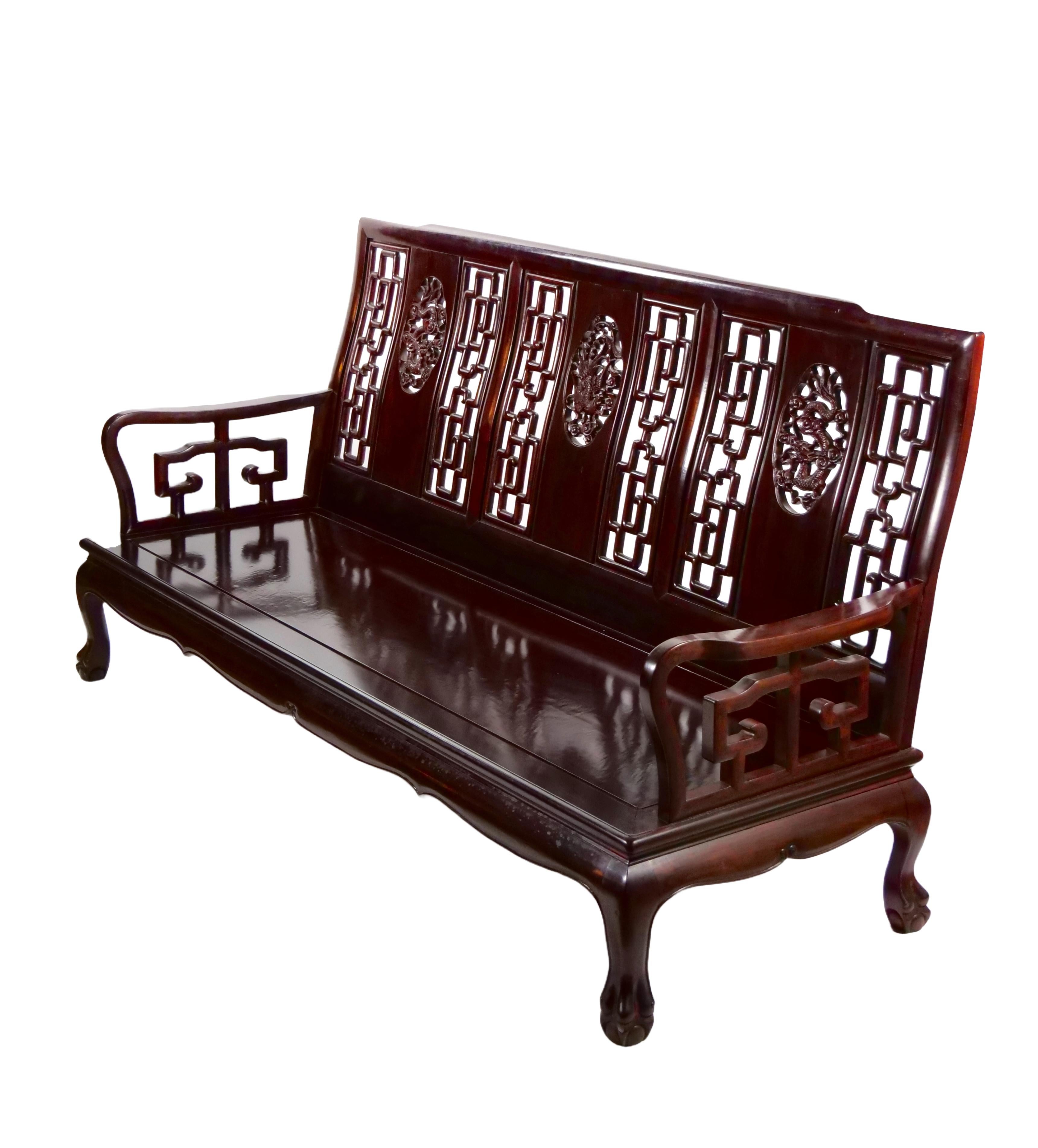 Banc long en palissandre chinois sculpté du milieu du 20e siècle, canapé Bon état - En vente à Tarry Town, NY