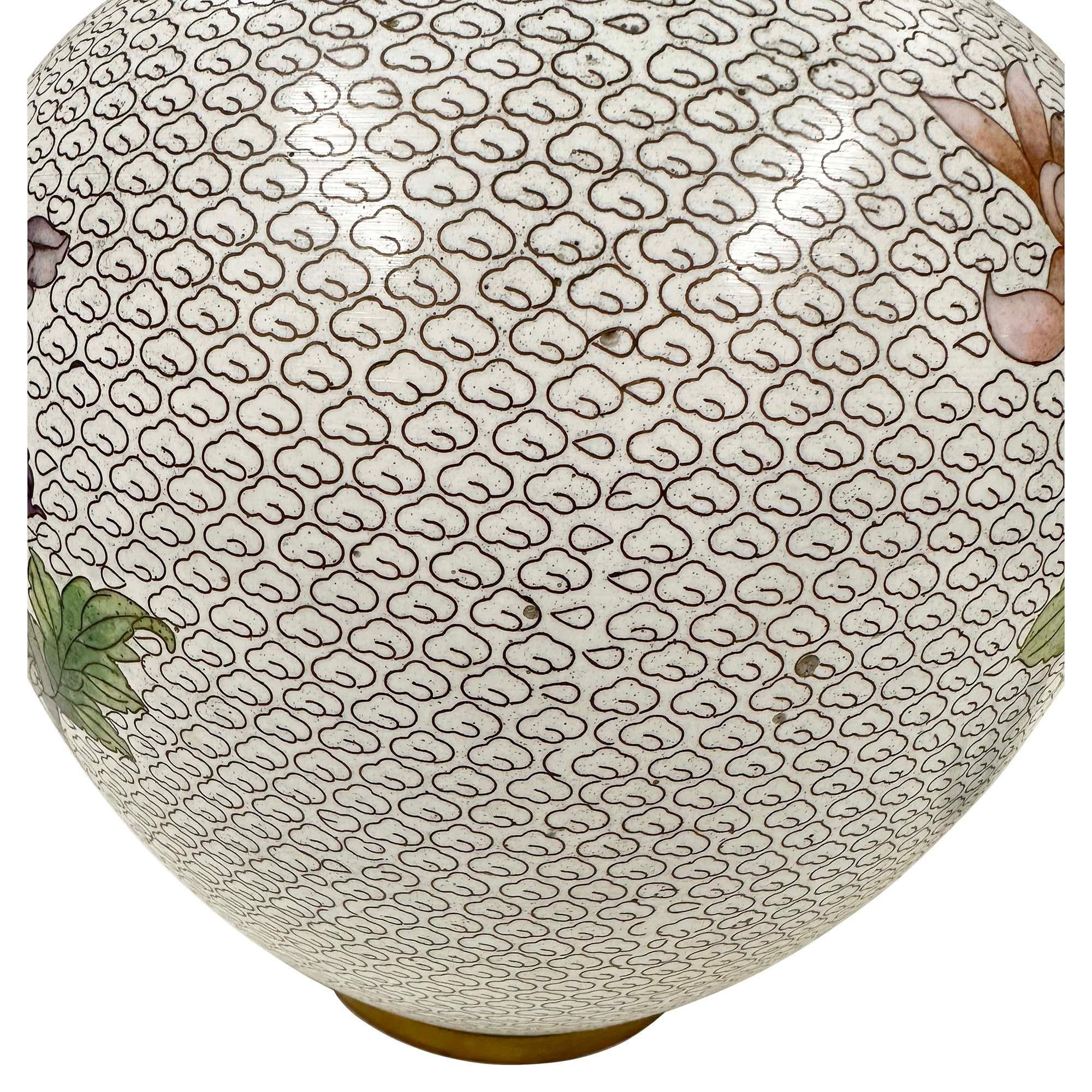 Mid-20th Century Chinese Cloisonne Ginger Jar with Chrysanthemums and Butterfly For Sale 4