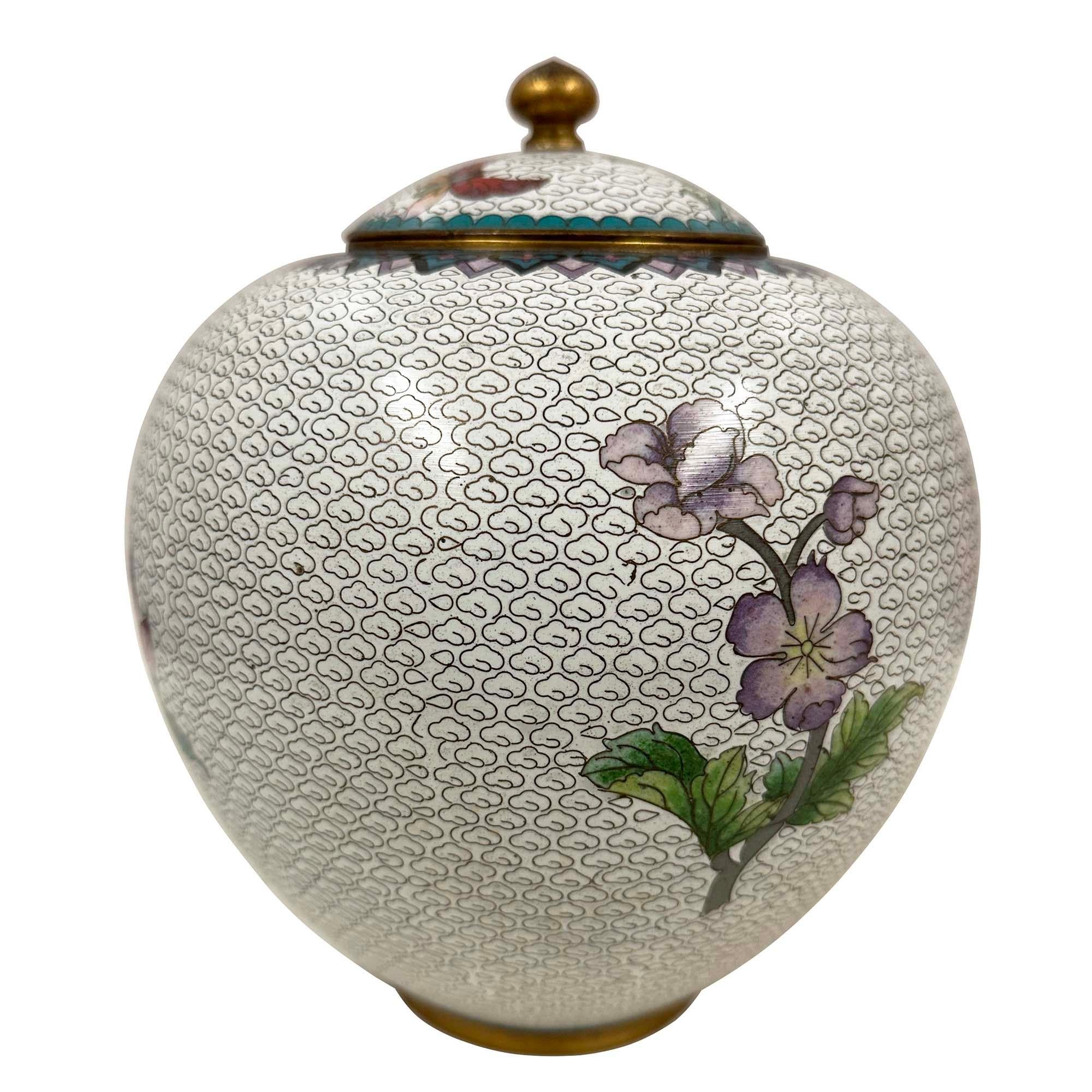 Mid-20th Century Chinese Cloisonne Ginger Jar with Chrysanthemums and Butterfly In Good Condition For Sale In Pomona, CA