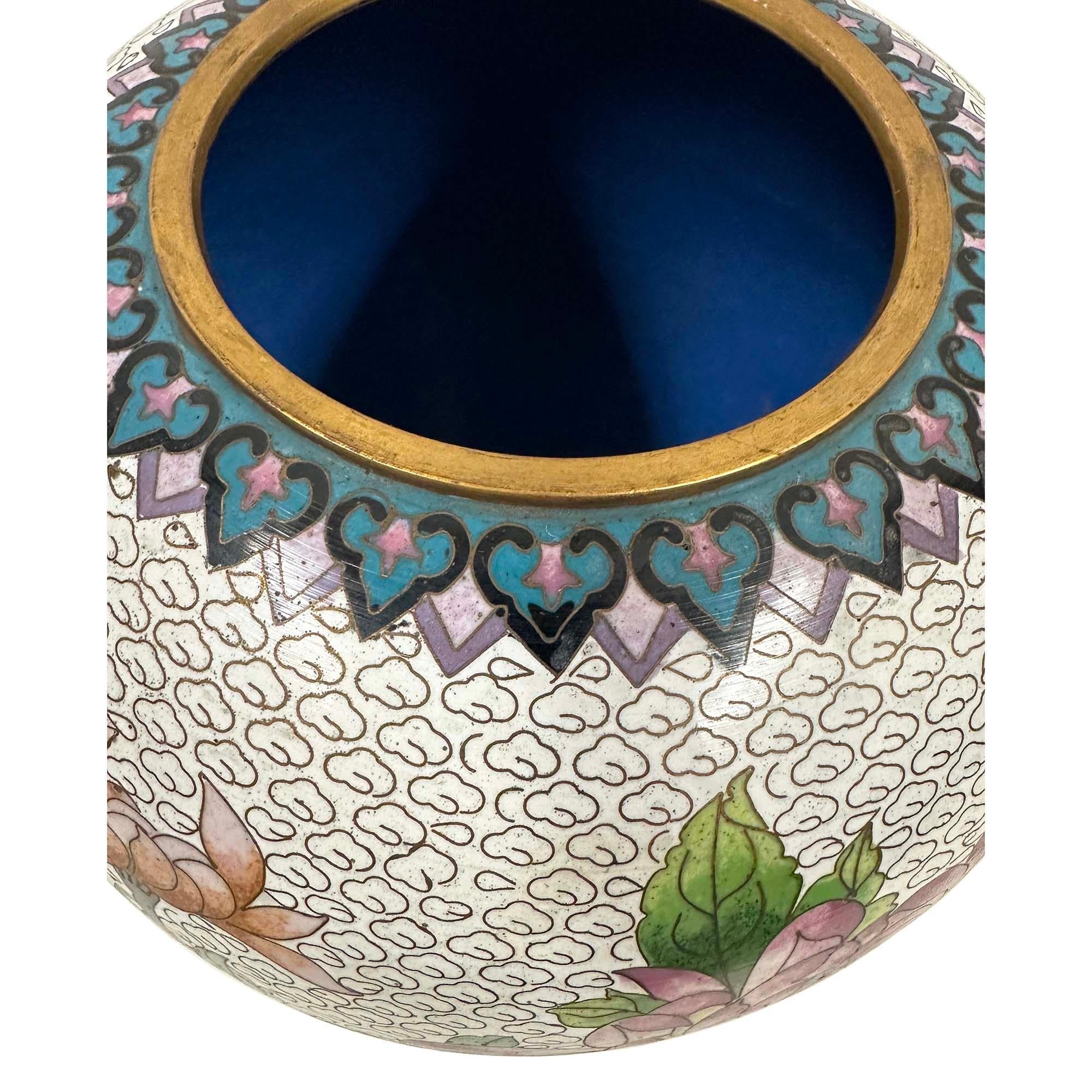 Mid-20th Century Chinese Cloisonne Ginger Jar with Chrysanthemums and Butterfly For Sale 3