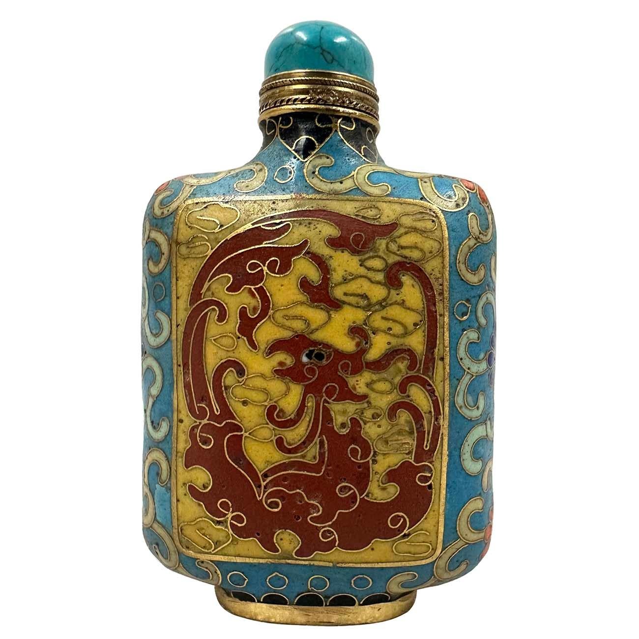 Cinese Tabacchiera cinese di cloisonne della metà del XX secolo con cucchiaino in vendita