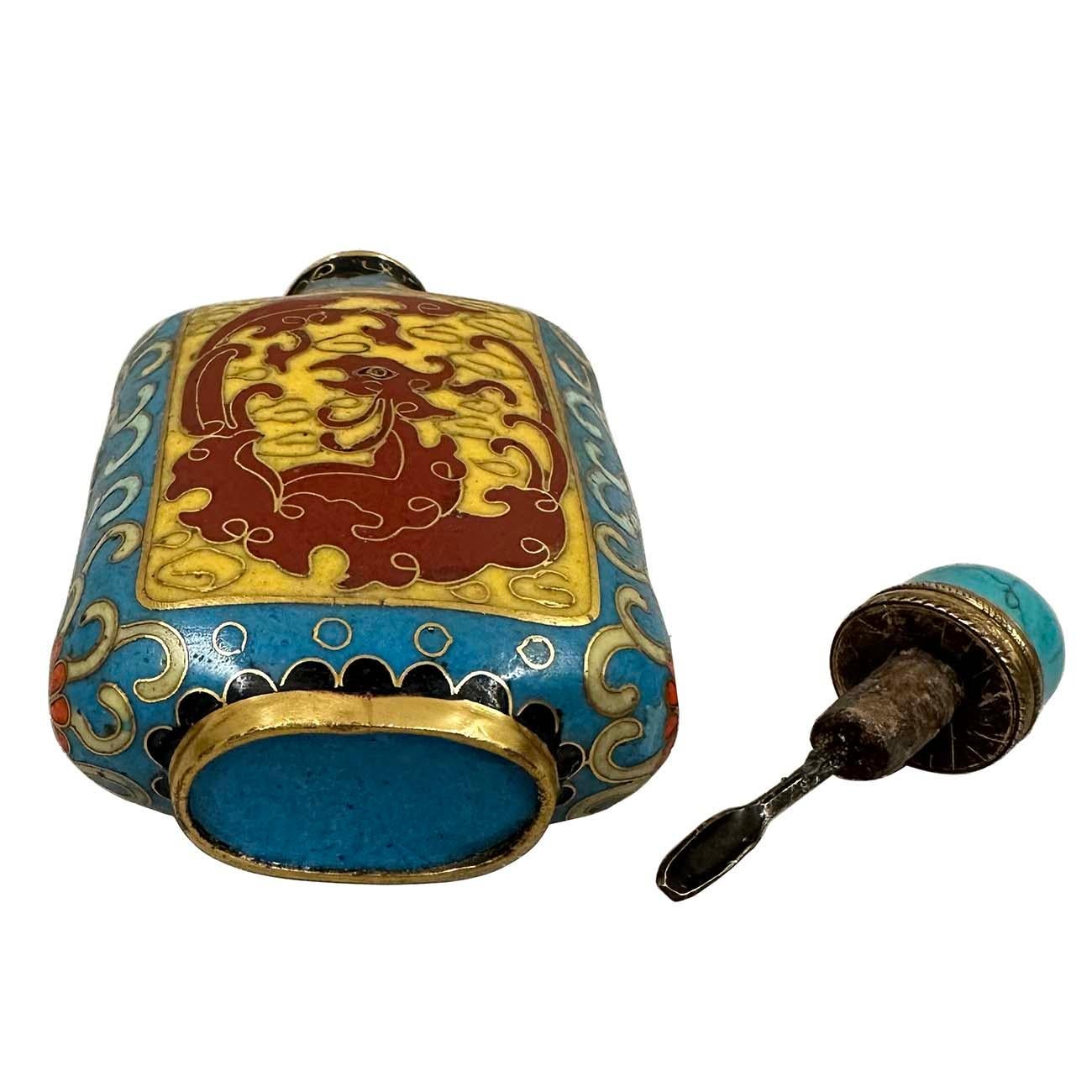 Tabacchiera cinese di cloisonne della metà del XX secolo con cucchiaino in vendita 2