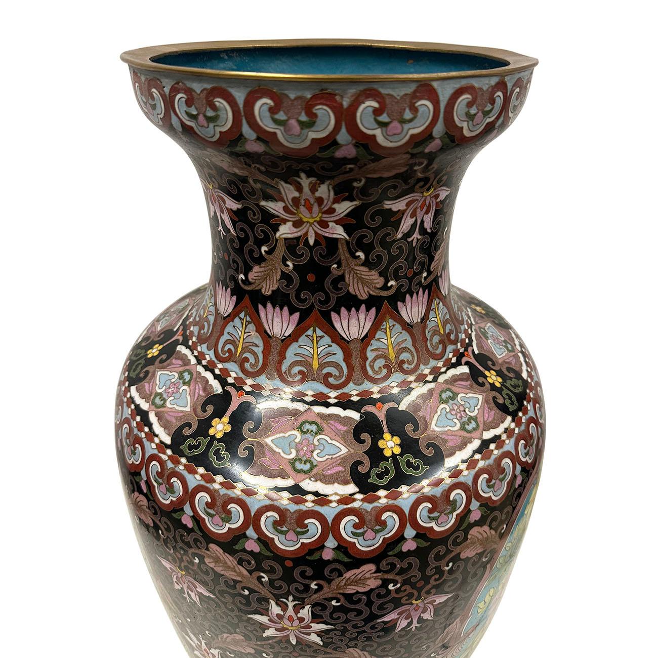 Chinesische Cloisonné-Vase aus der Mitte des 20. (20. Jahrhundert) im Angebot
