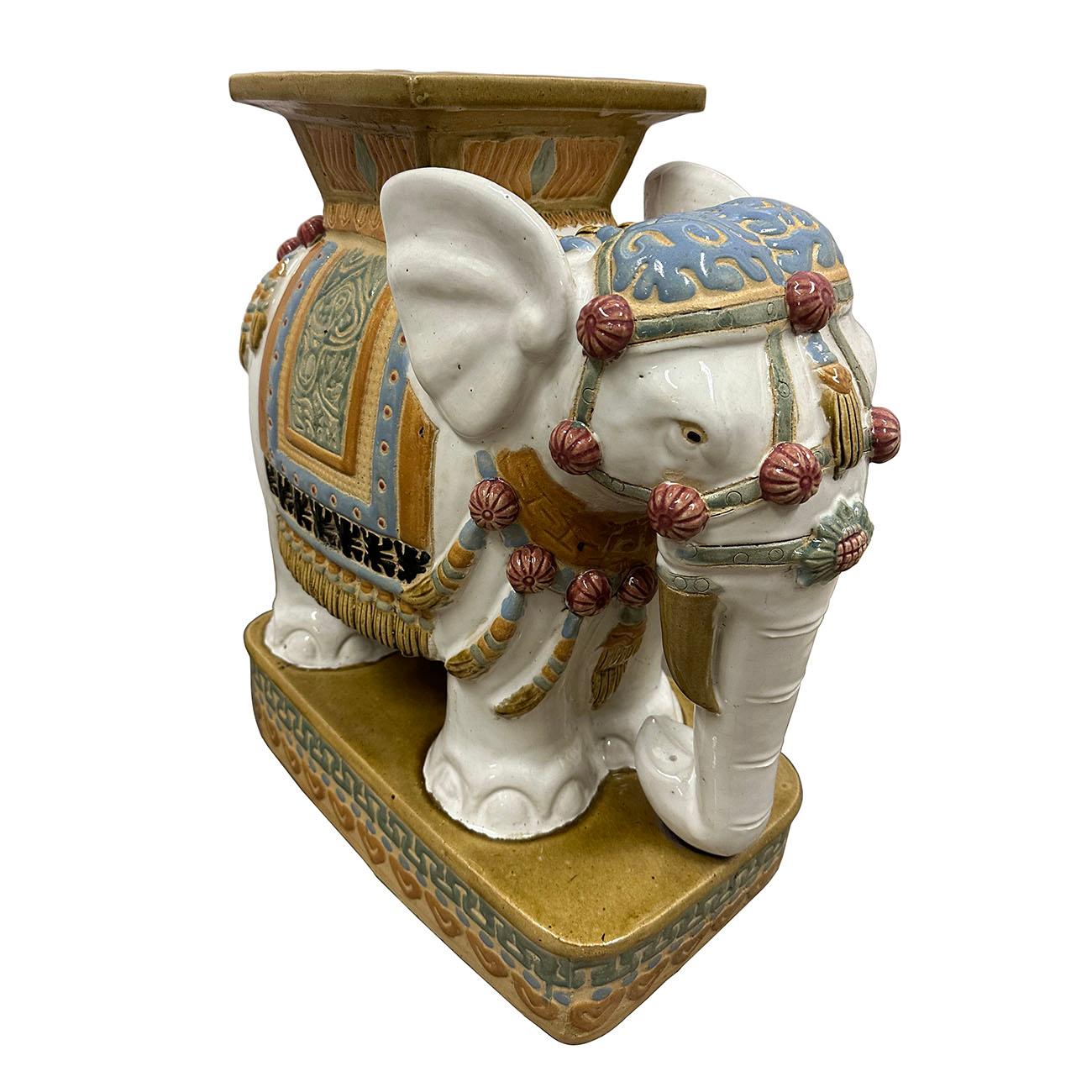 Mitte des 20. Jahrhunderts Chinesisch gefärbt Glasur Keramik Elefant Garten Sitz / Pflanze Stand im Angebot 5