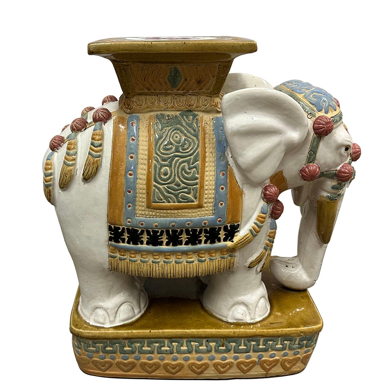 Mitte des 20. Jahrhunderts Chinesisch gefärbt Glasur Keramik Elefant Garten Sitz / Pflanze Stand im Angebot 1