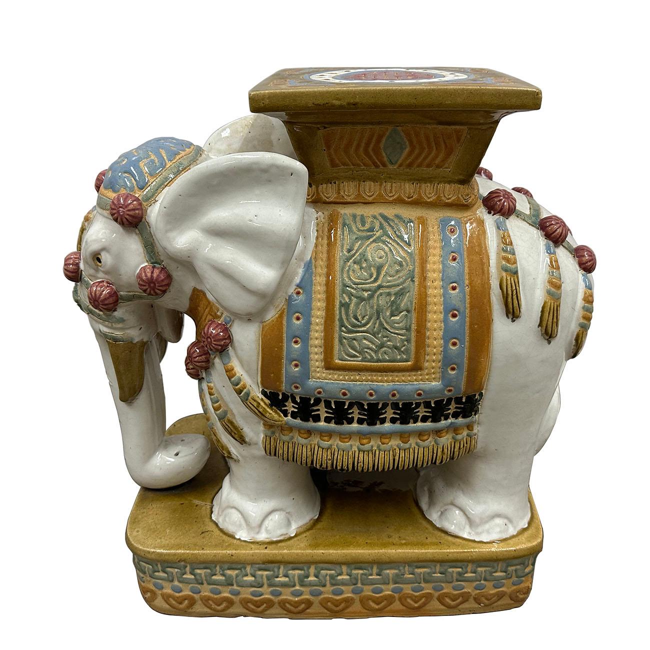 Mitte des 20. Jahrhunderts Chinesisch gefärbt Glasur Keramik Elefant Garten Sitz / Pflanze Stand im Angebot 4