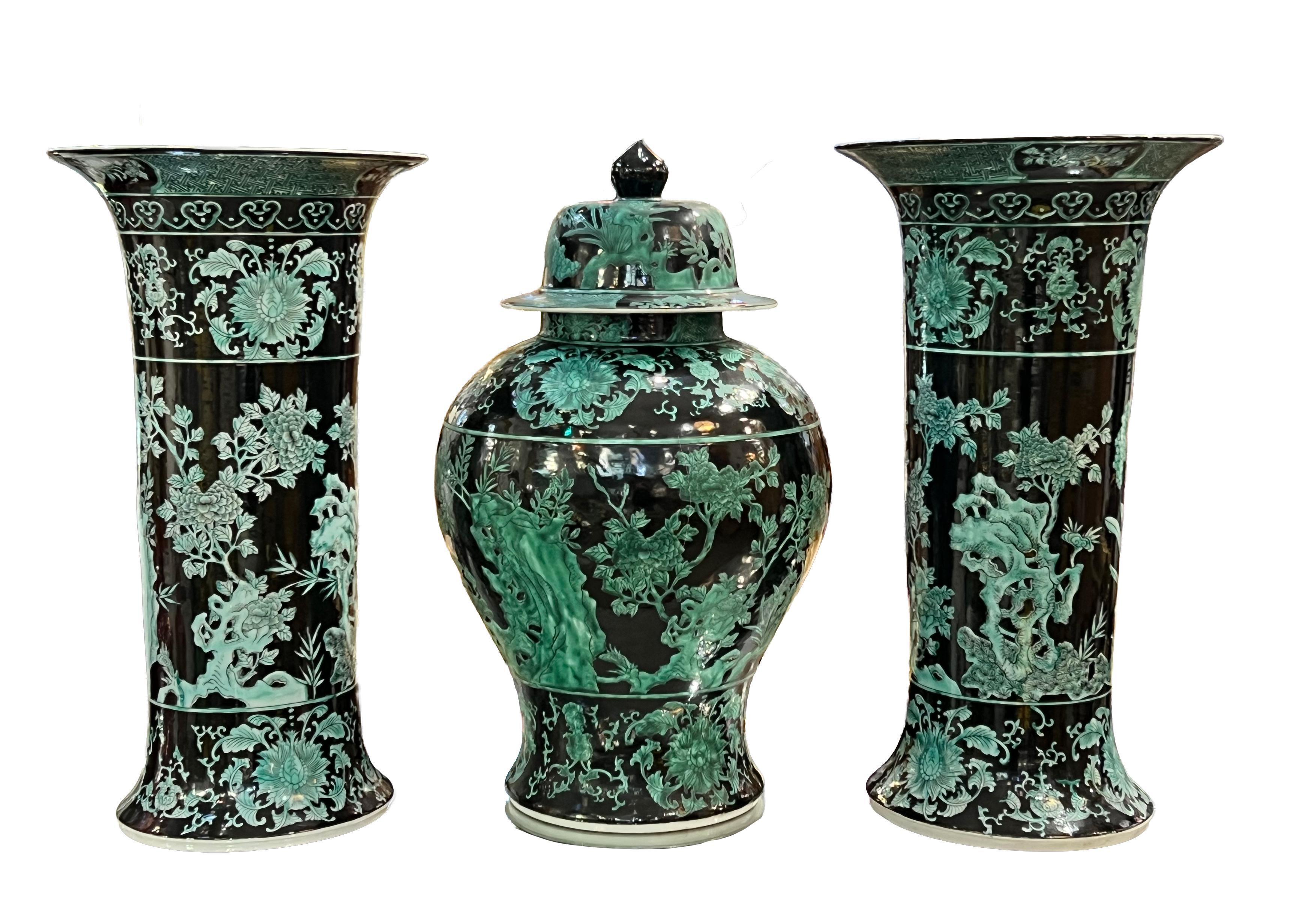 Mid-20th Century Chinese Export Black Green Tall Baluster Ginger Jar with Cover For Sale 2