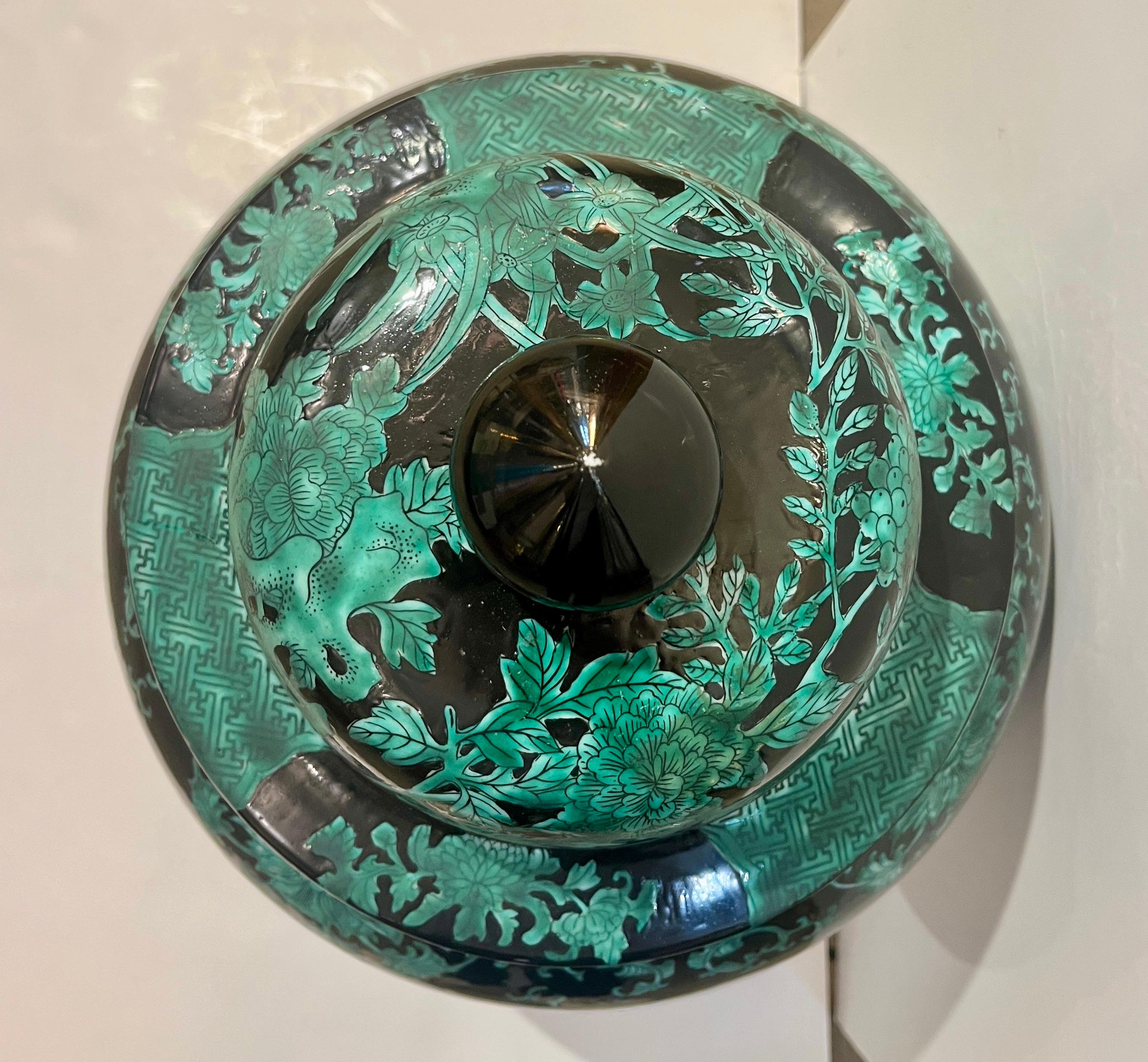 Mid-20th Century Chinese Export Black Green Tall Baluster Ginger Jar with Cover For Sale 3