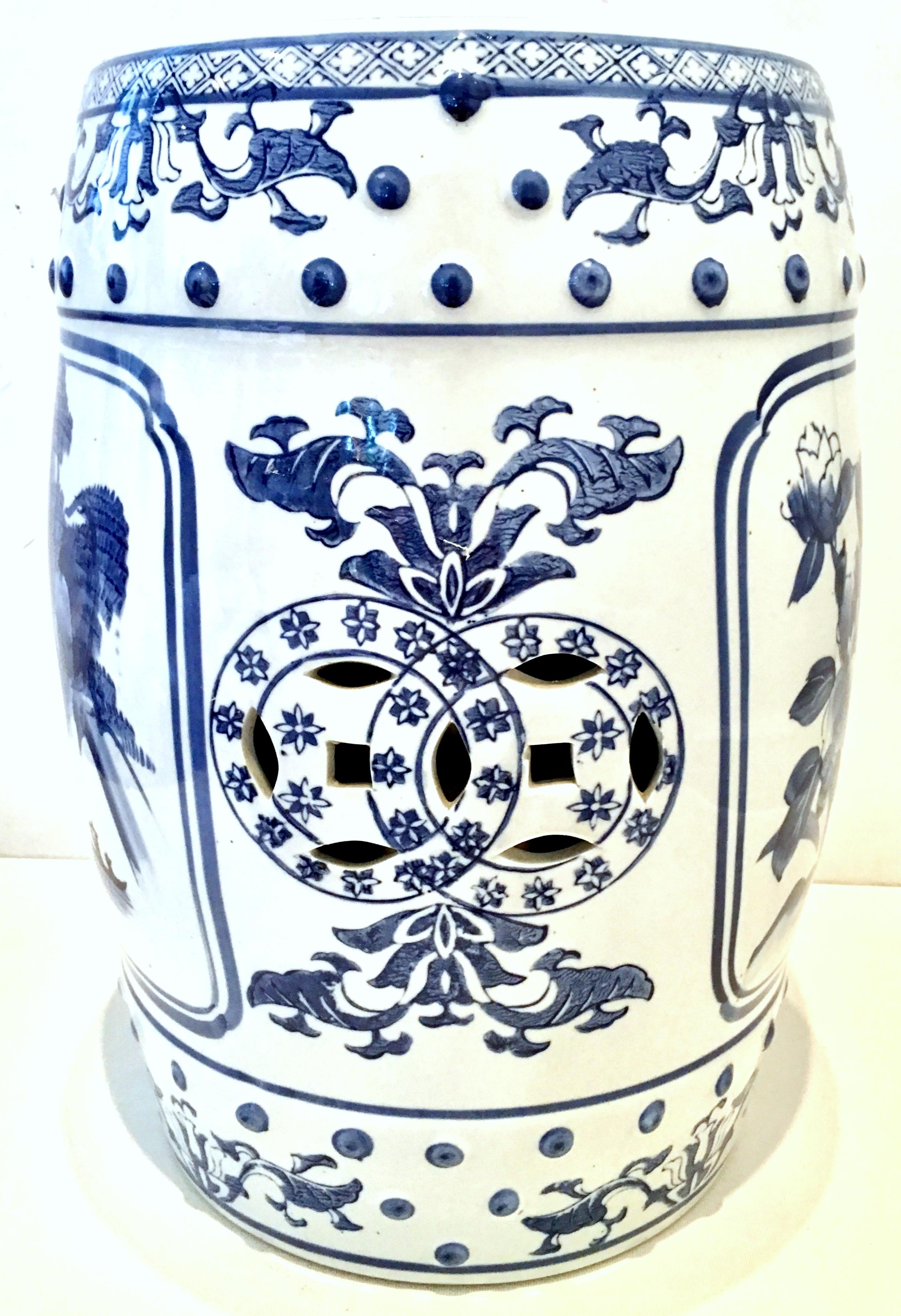 Mid-20th Century Chinese Export Hand-Painted Blue & White Garden Stool In Good Condition In West Palm Beach, FL