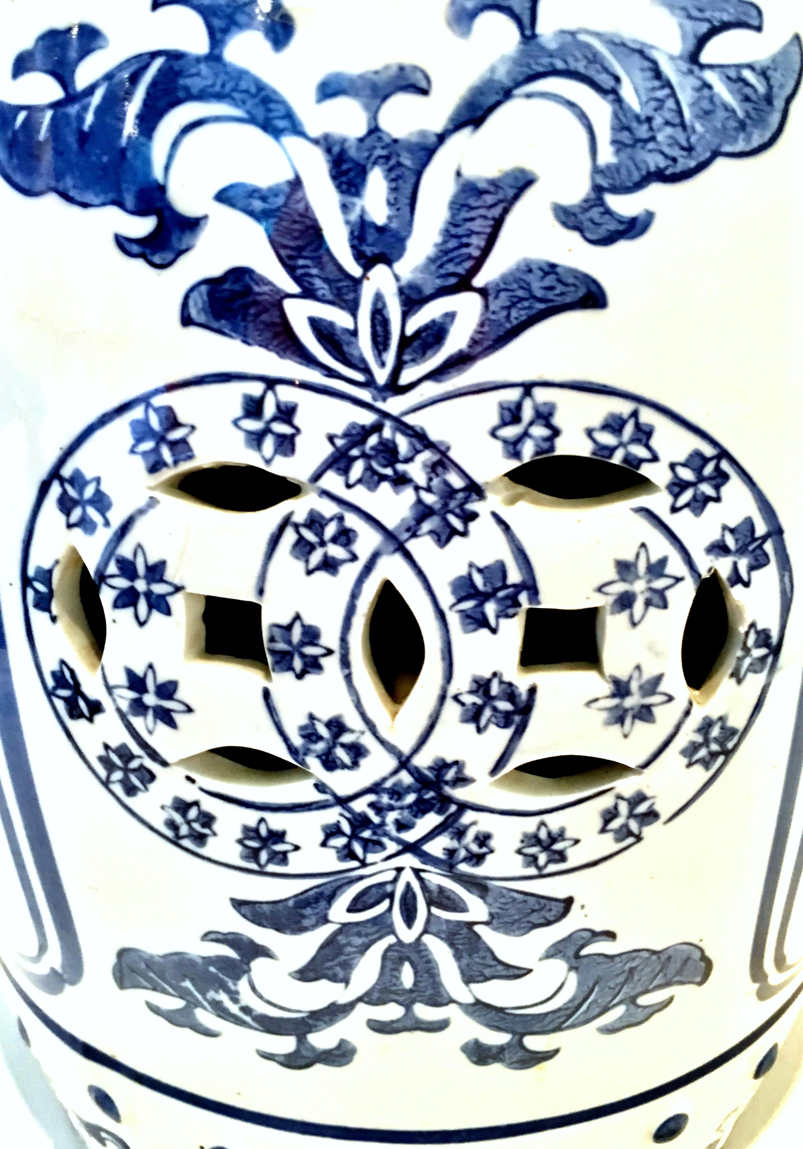 Mid-20th Century Chinese Export Hand-Painted Blue & White Garden Stool 3