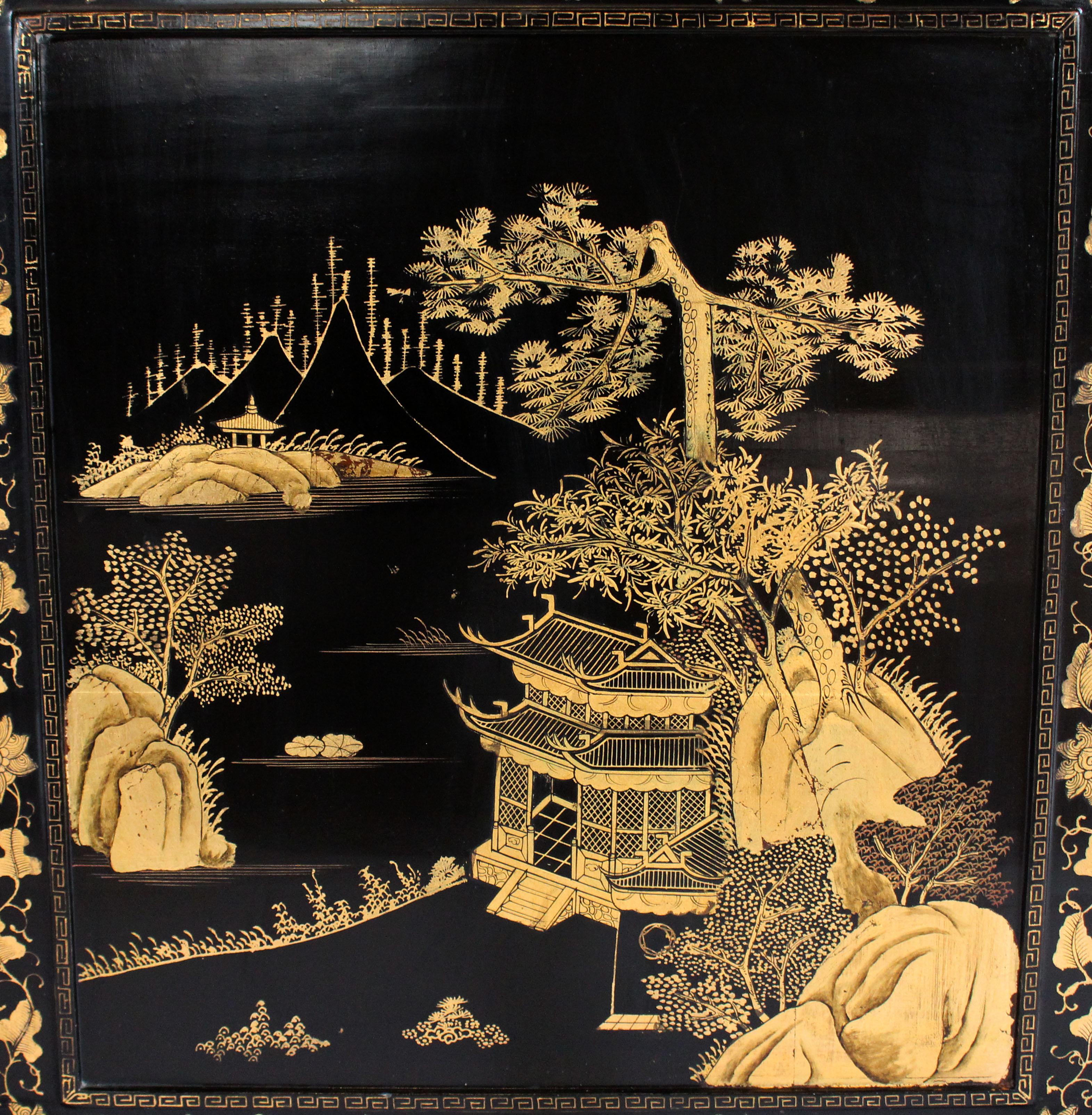 Mid-20th Century Chinese Export Lacquered Fire Screen In Good Condition In Chapel Hill, NC