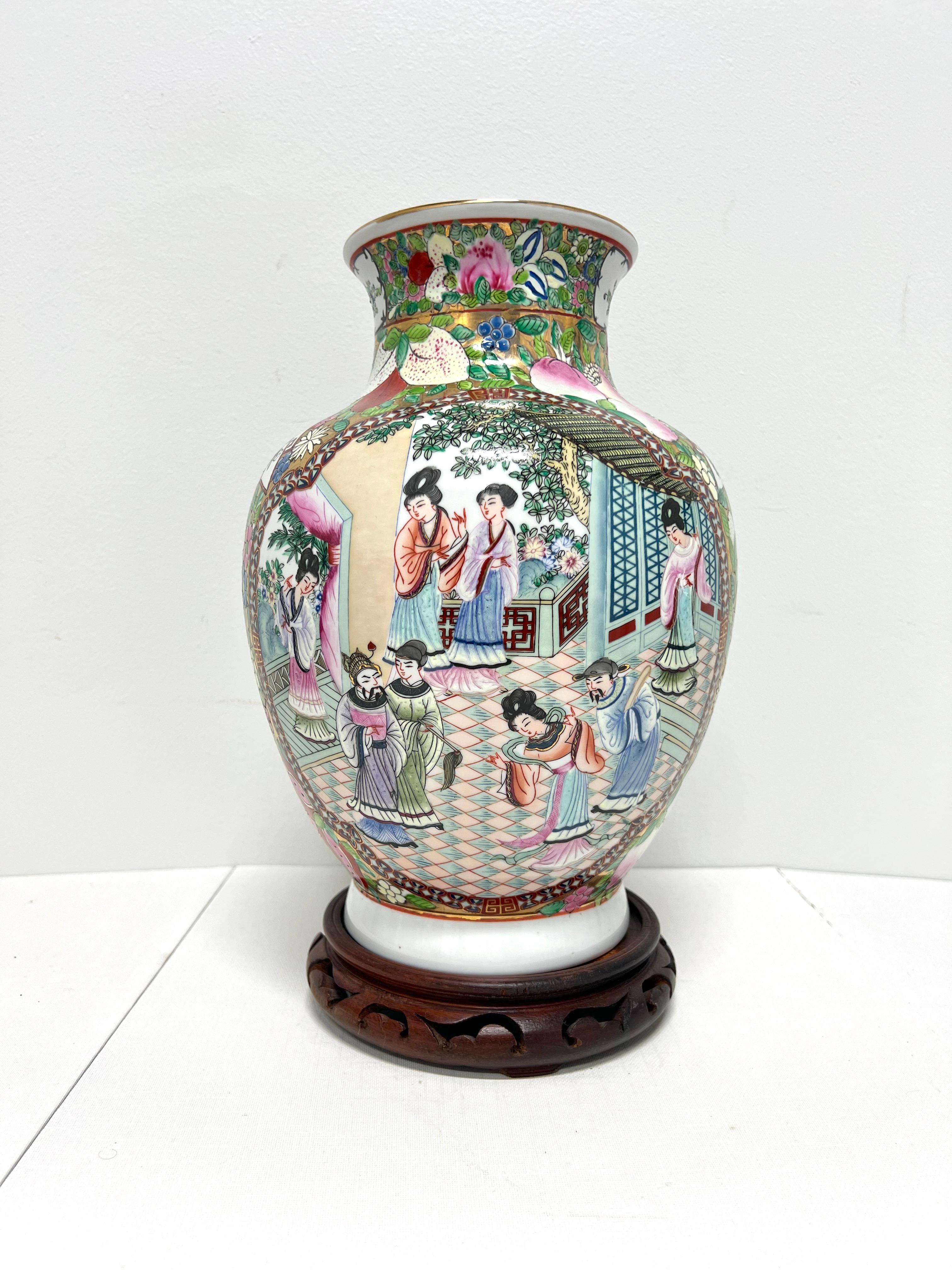 Mid 20th Century Chinese Export Porcelain Hand Painted Vase on Stand For Sale 4