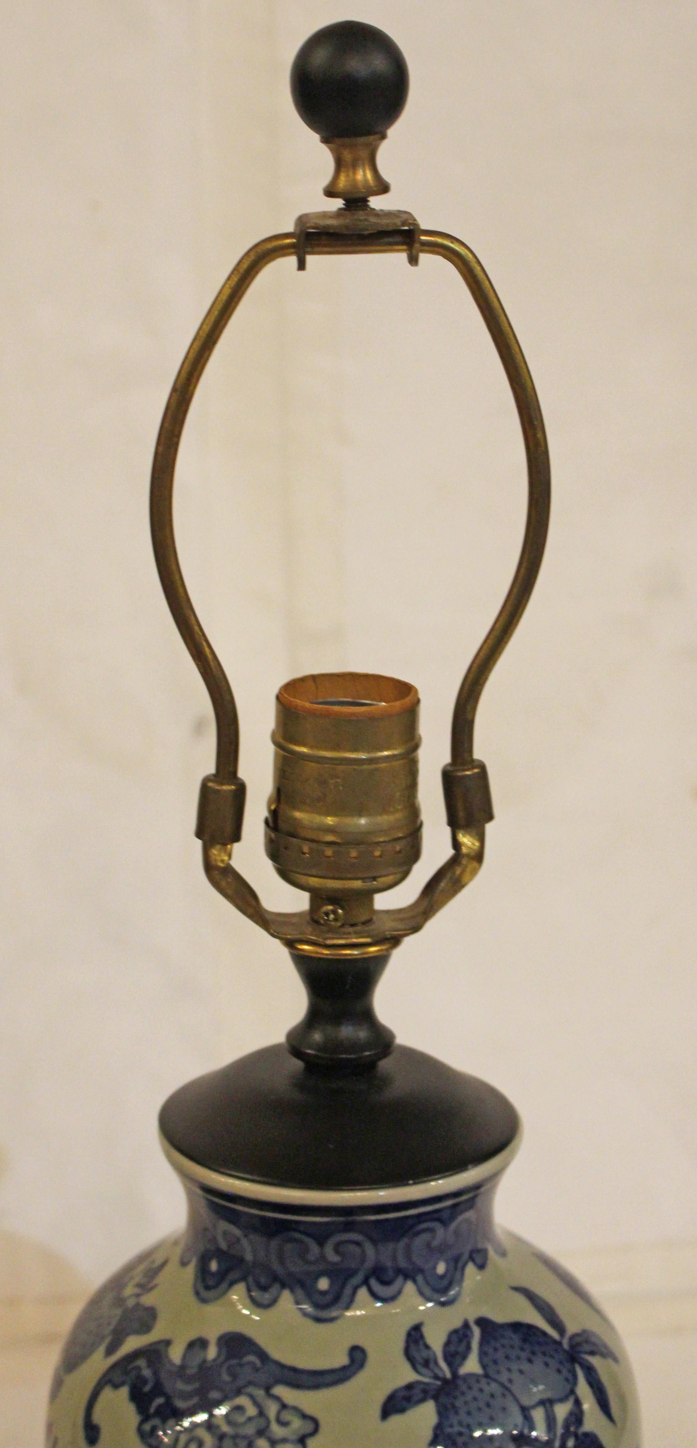 Mid-20th Century Chinese Export Porcelain Vase Mounted as Lamp For Sale 2