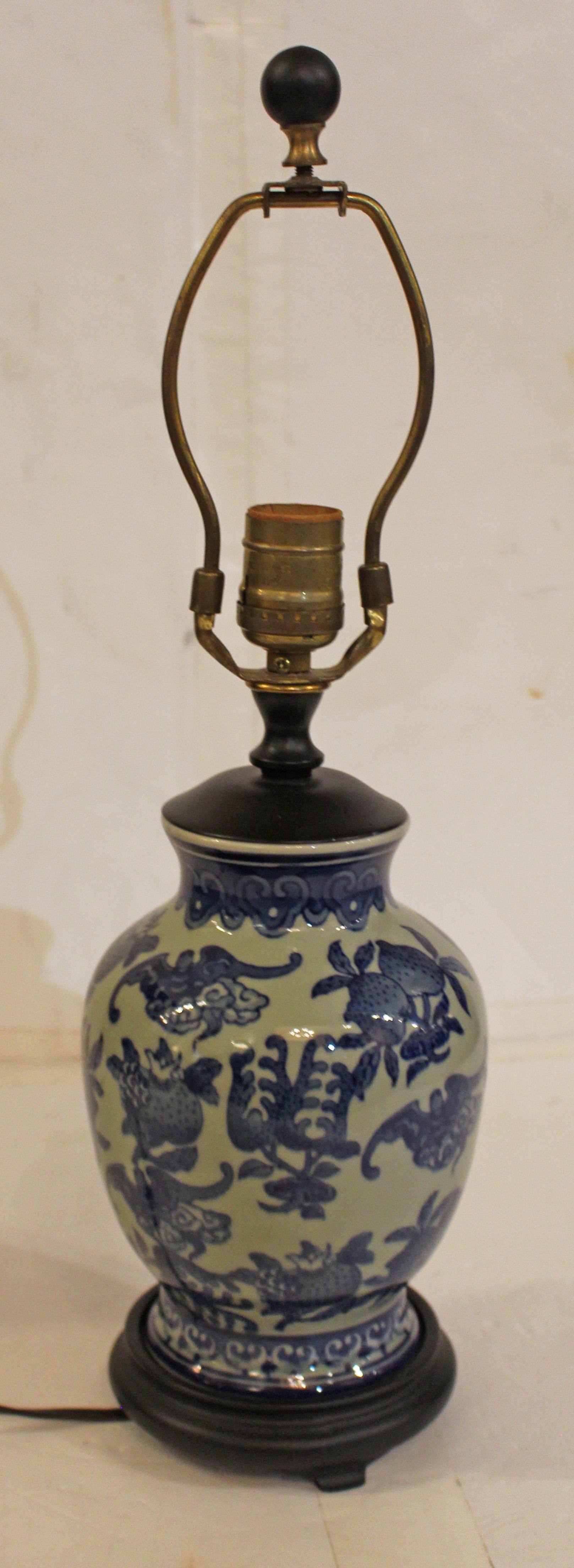 Mid-20th Century Chinese Export Porcelain Vase Mounted as Lamp For Sale 3