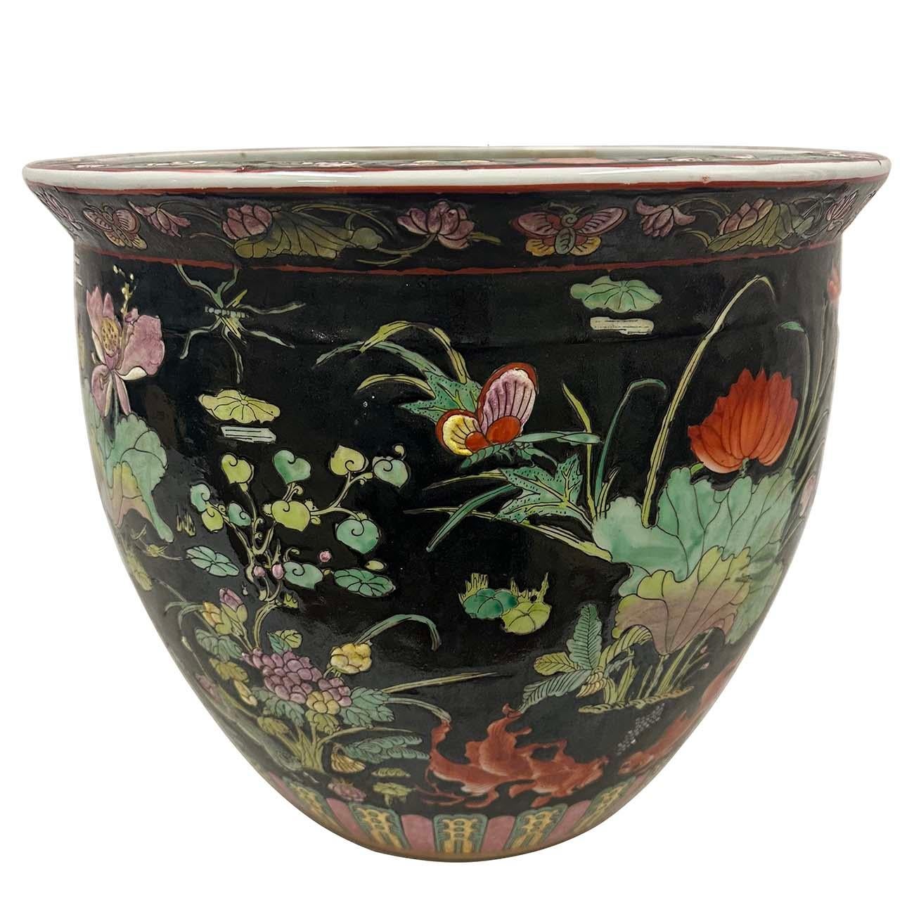 Chinois Bracelet/plante chinois Famille Noire en porcelaine du milieu du 20e siècle en vente