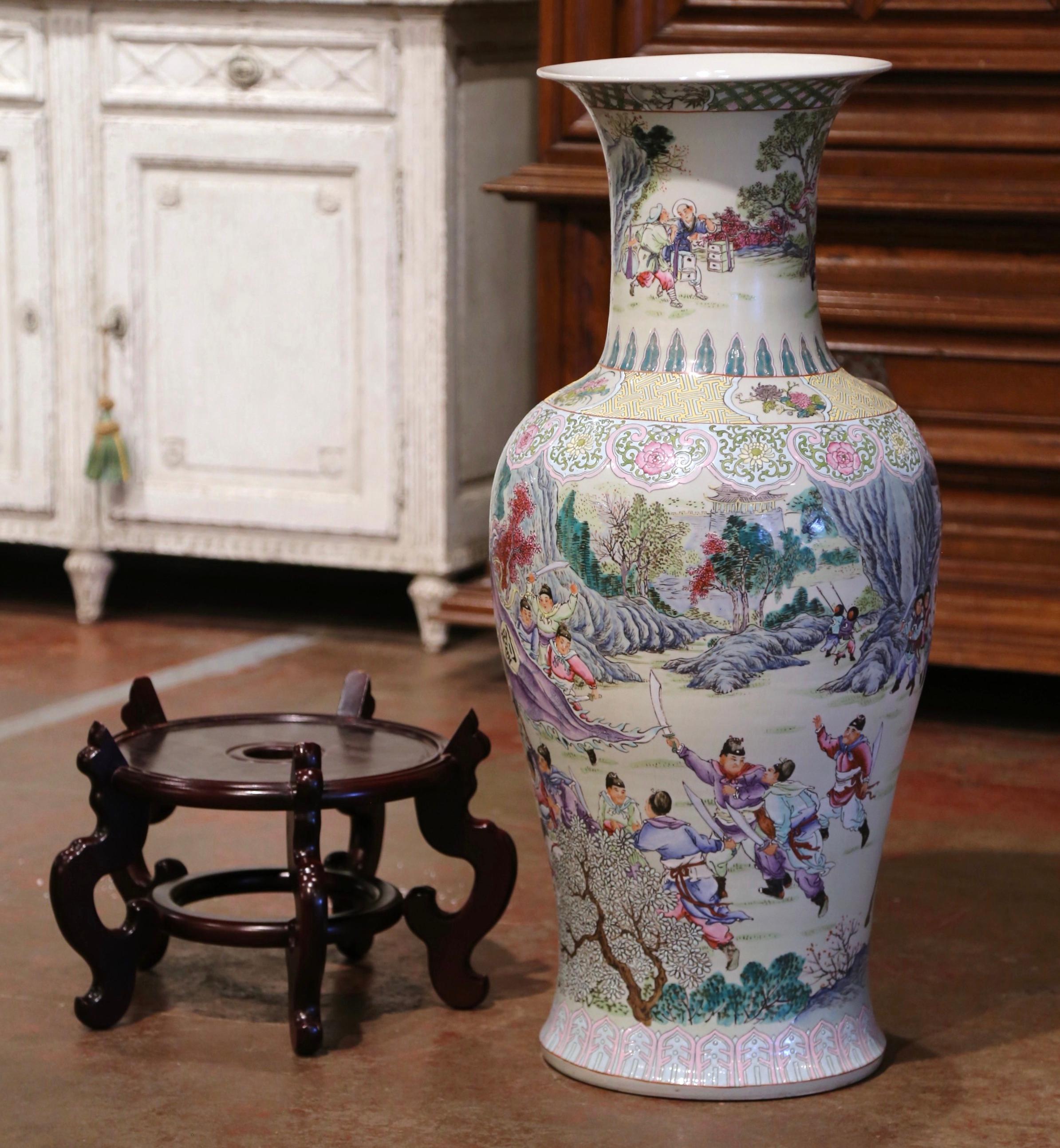 Hand-Crafted Mid-20th Century Chinese Famille Rose Hand Painted Porcelain Vase with Base For Sale