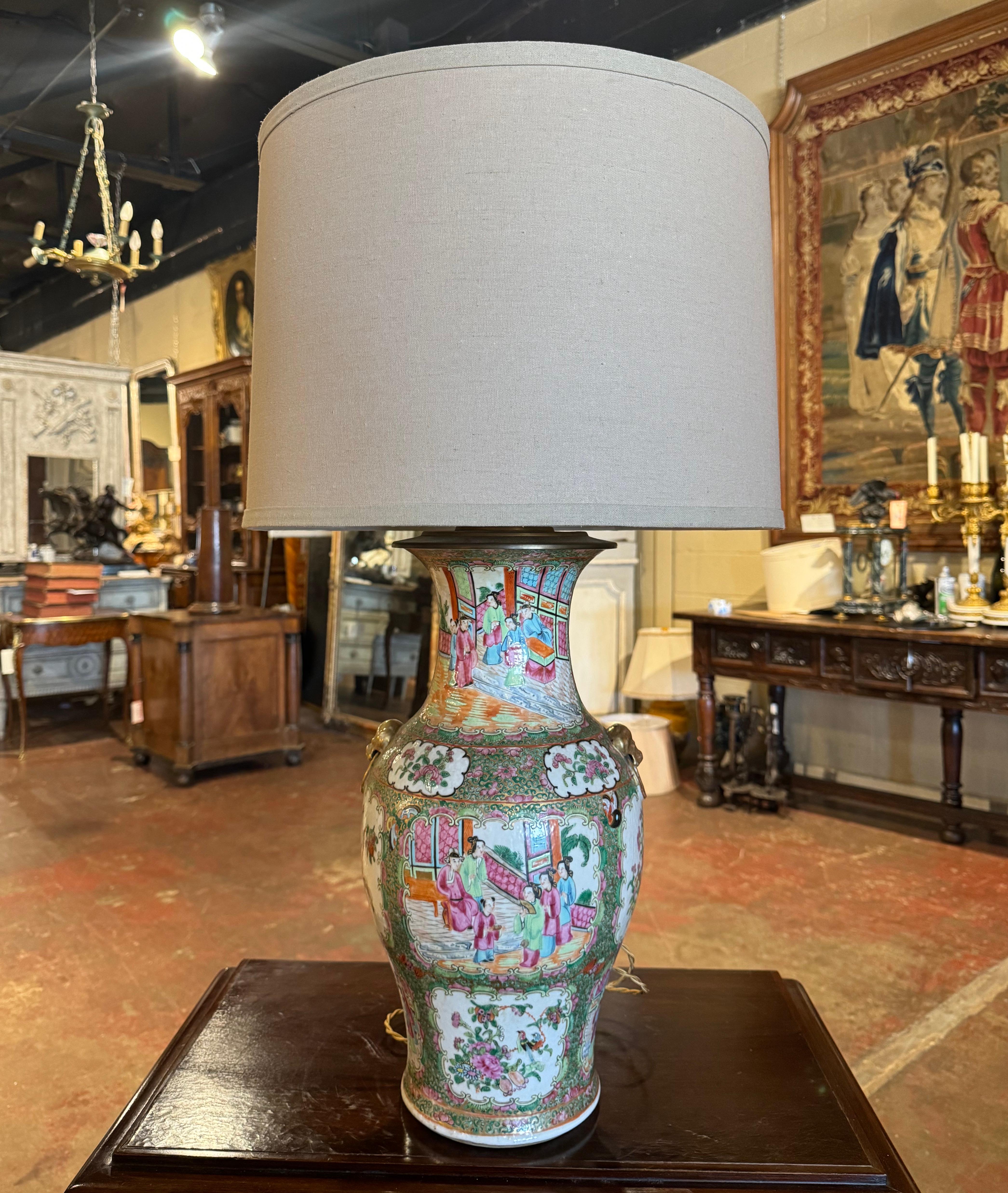 Mid-20th Century Chinese Famille Rose Porcelain Vase Table Lamp 1