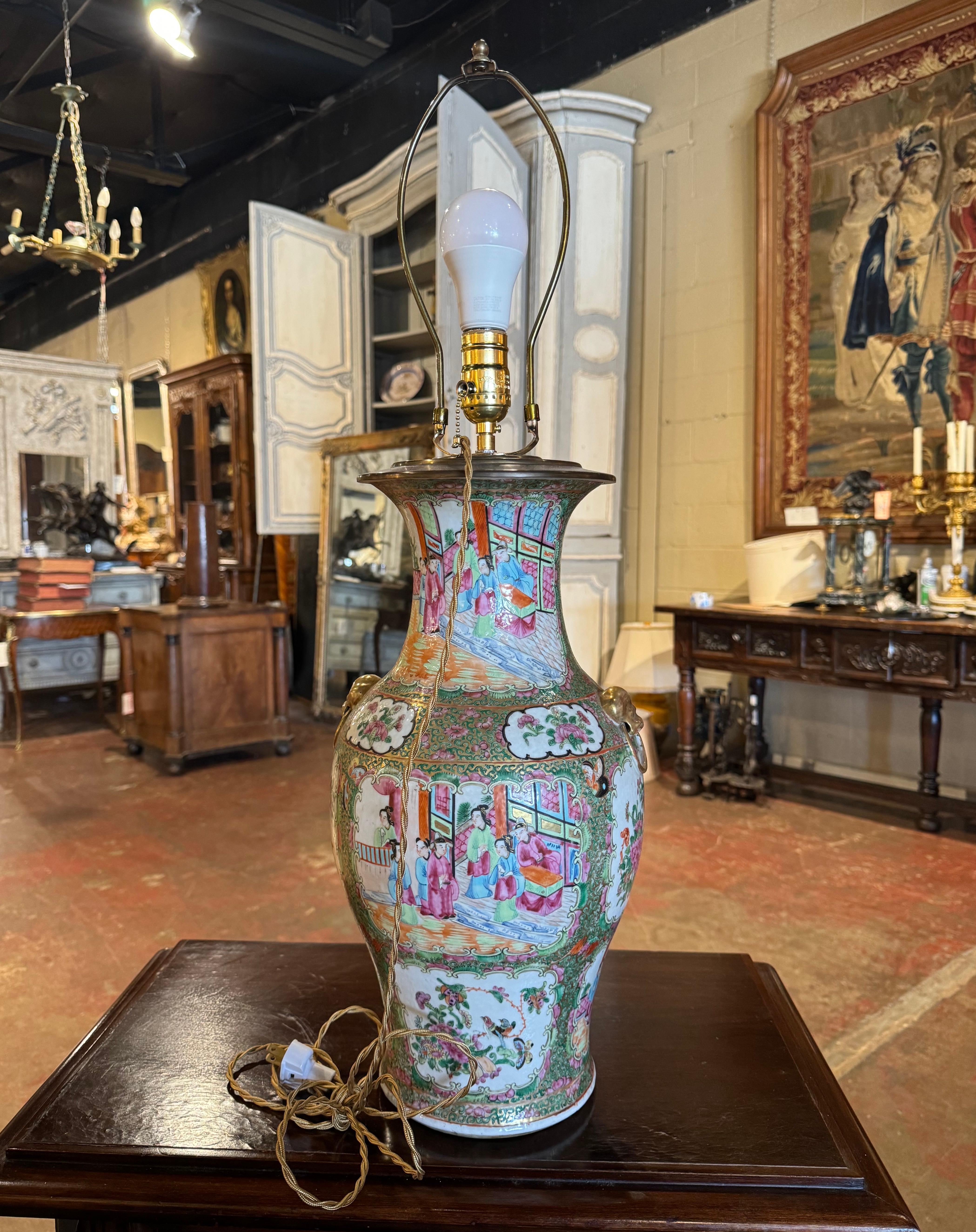 Mid-20th Century Chinese Famille Rose Porcelain Vase Table Lamp 2