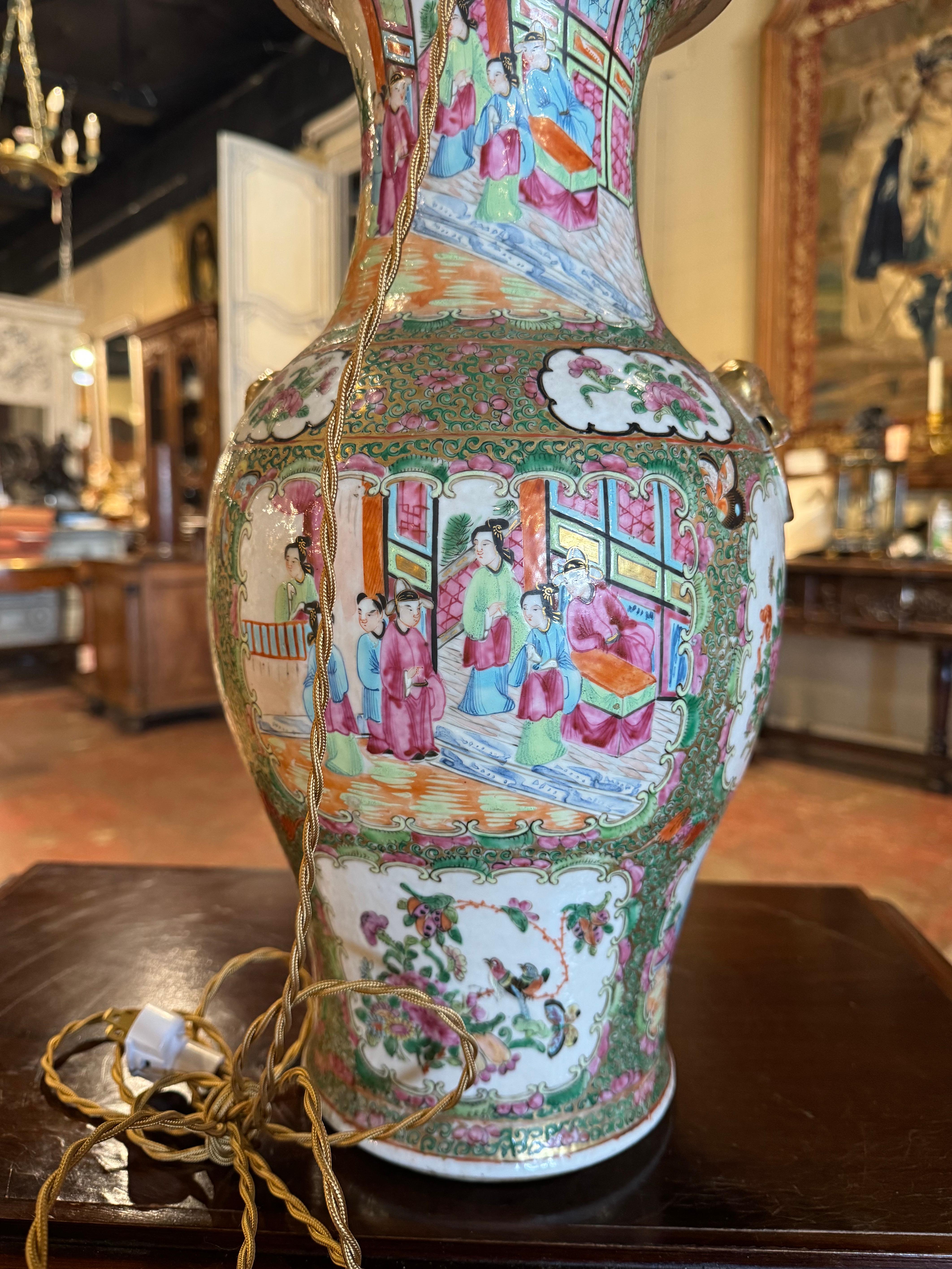 Mid-20th Century Chinese Famille Rose Porcelain Vase Table Lamp 3