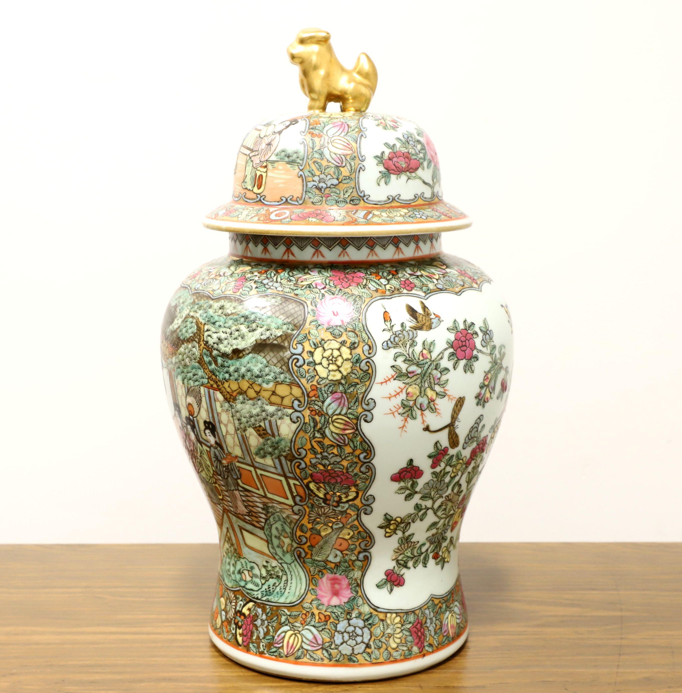 Mid 20th Century Chinese Ginger Jar with Dog on Lid In Good Condition For Sale In Charlotte, NC