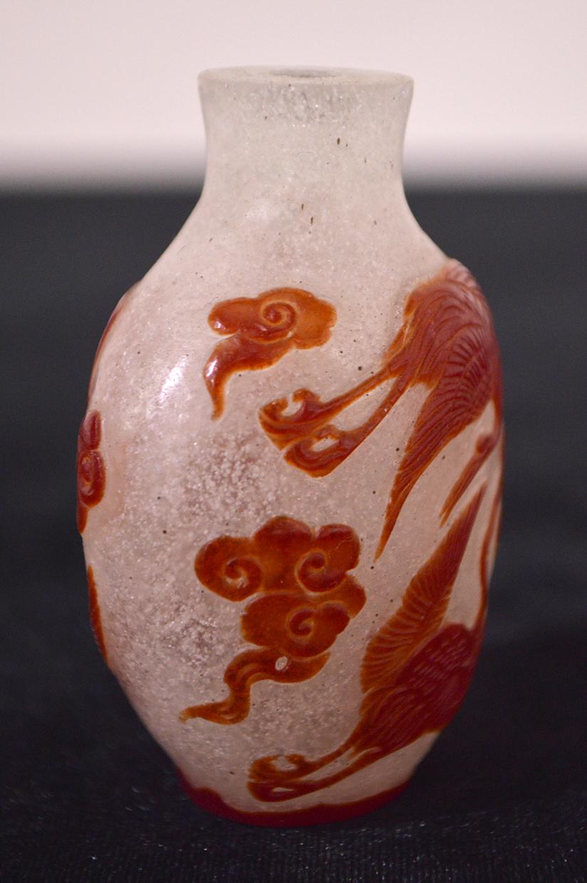 Mid-20th Century Chinese Glass Snuff Bottle For Sale 4