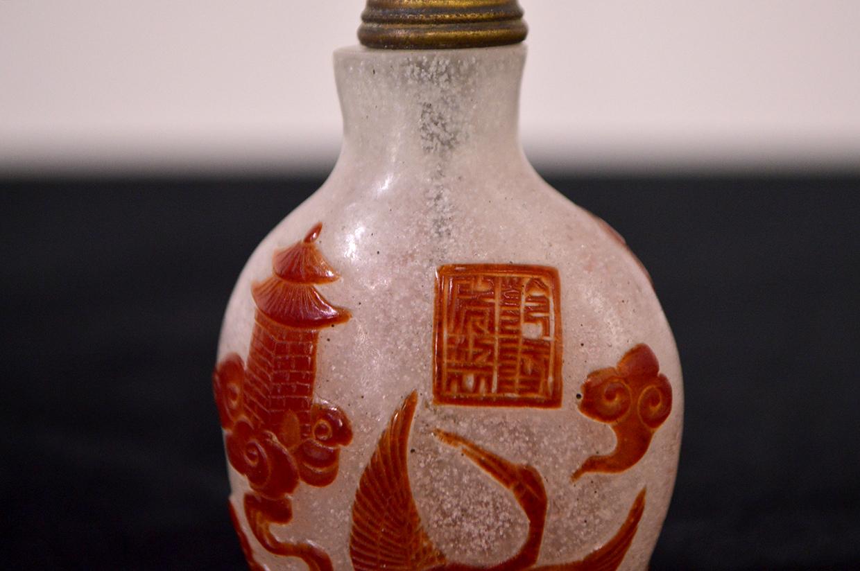Mid-20th Century Chinese Glass Snuff Bottle In Excellent Condition For Sale In CILAVEGNA, IT