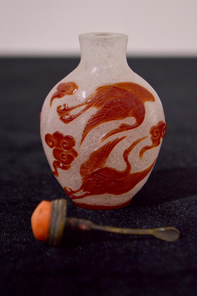 Mid-20th Century Chinese Glass Snuff Bottle For Sale 1
