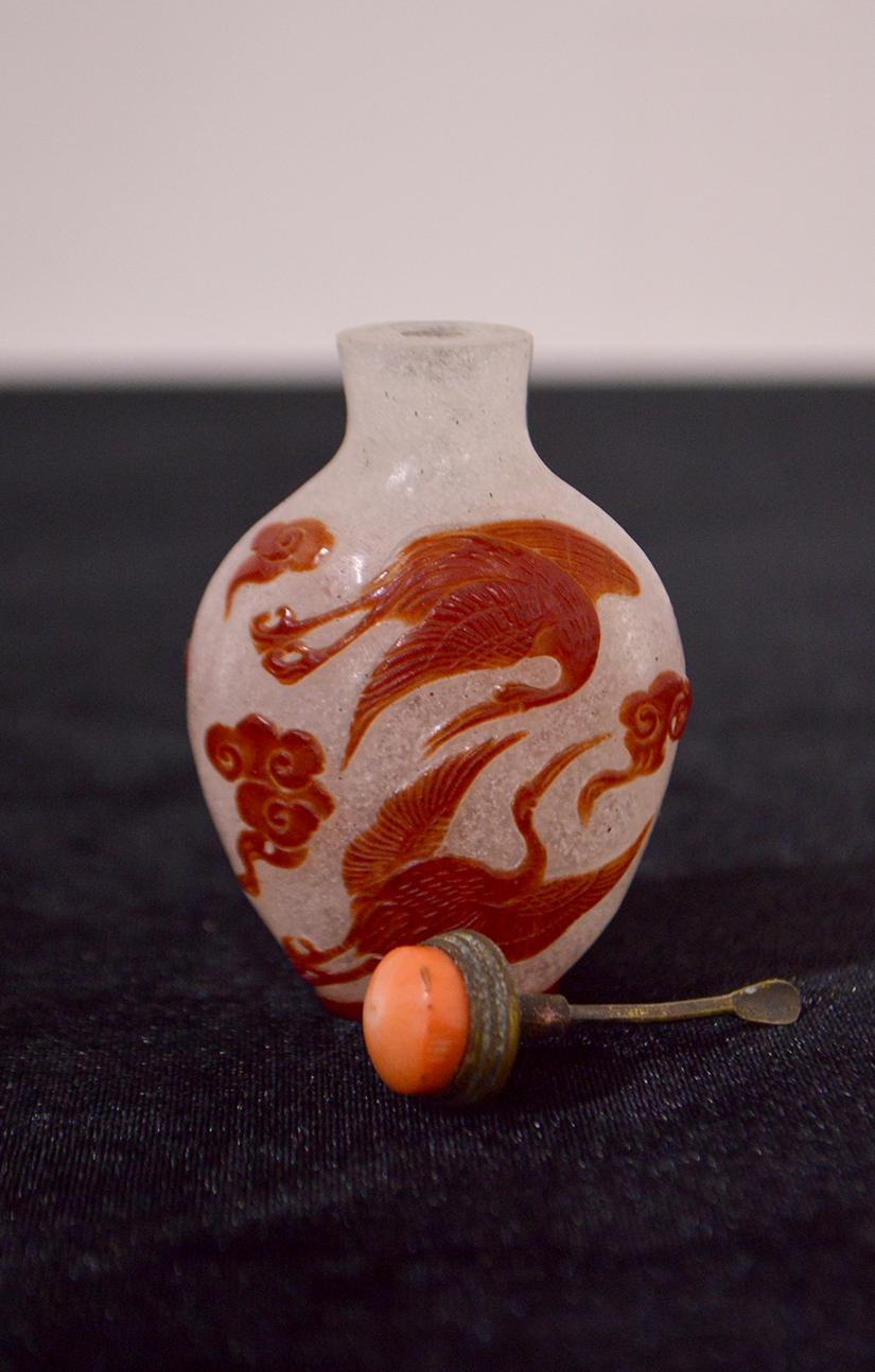 Mid-20th Century Chinese Glass Snuff Bottle For Sale 2