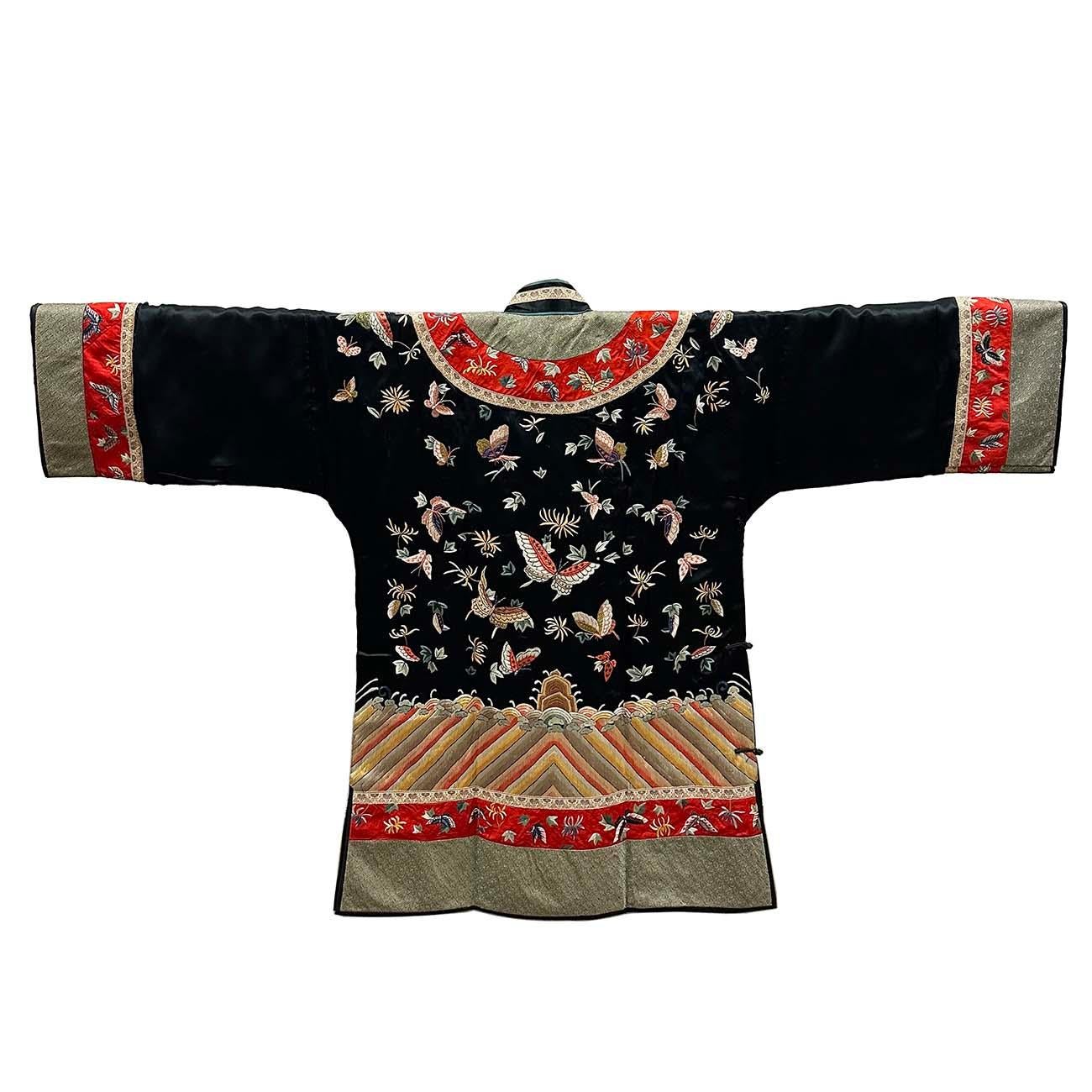 Mid-20th Century Chinese Hand embroidered Jacket, Gua Zi For Sale 4