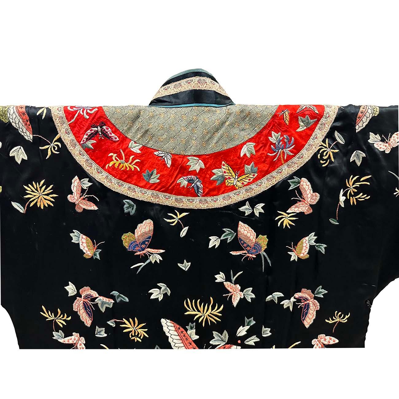 Mid-20th Century Chinese Hand embroidered Jacket, Gua Zi For Sale 6