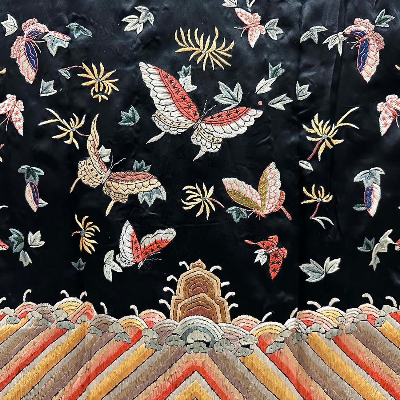 Mid-20th Century Chinese Hand embroidered Jacket, Gua Zi For Sale 9