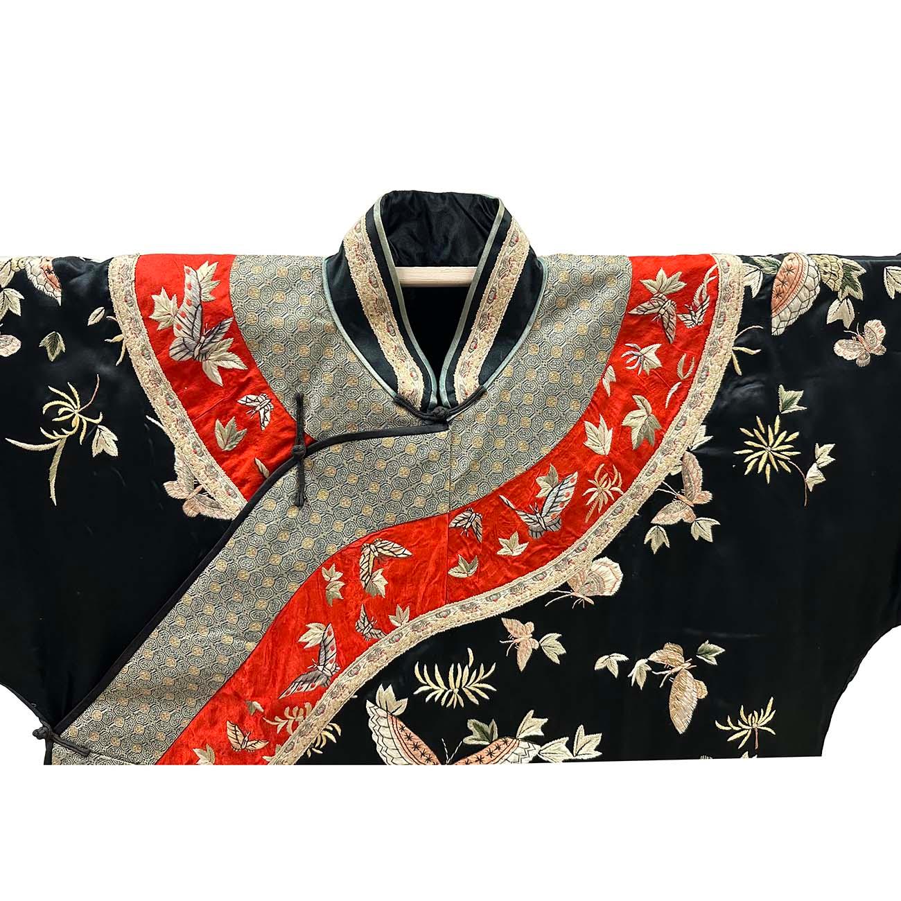 Chinese Export Mid-20th Century Chinese Hand embroidered Jacket, Gua Zi For Sale