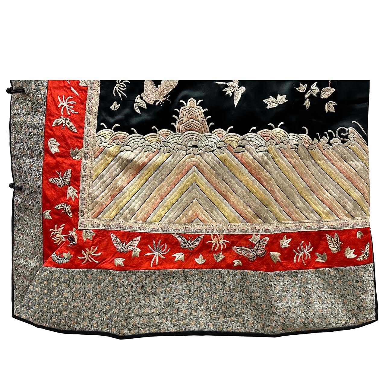 Mid-20th Century Chinese Hand embroidered Jacket, Gua Zi For Sale 1