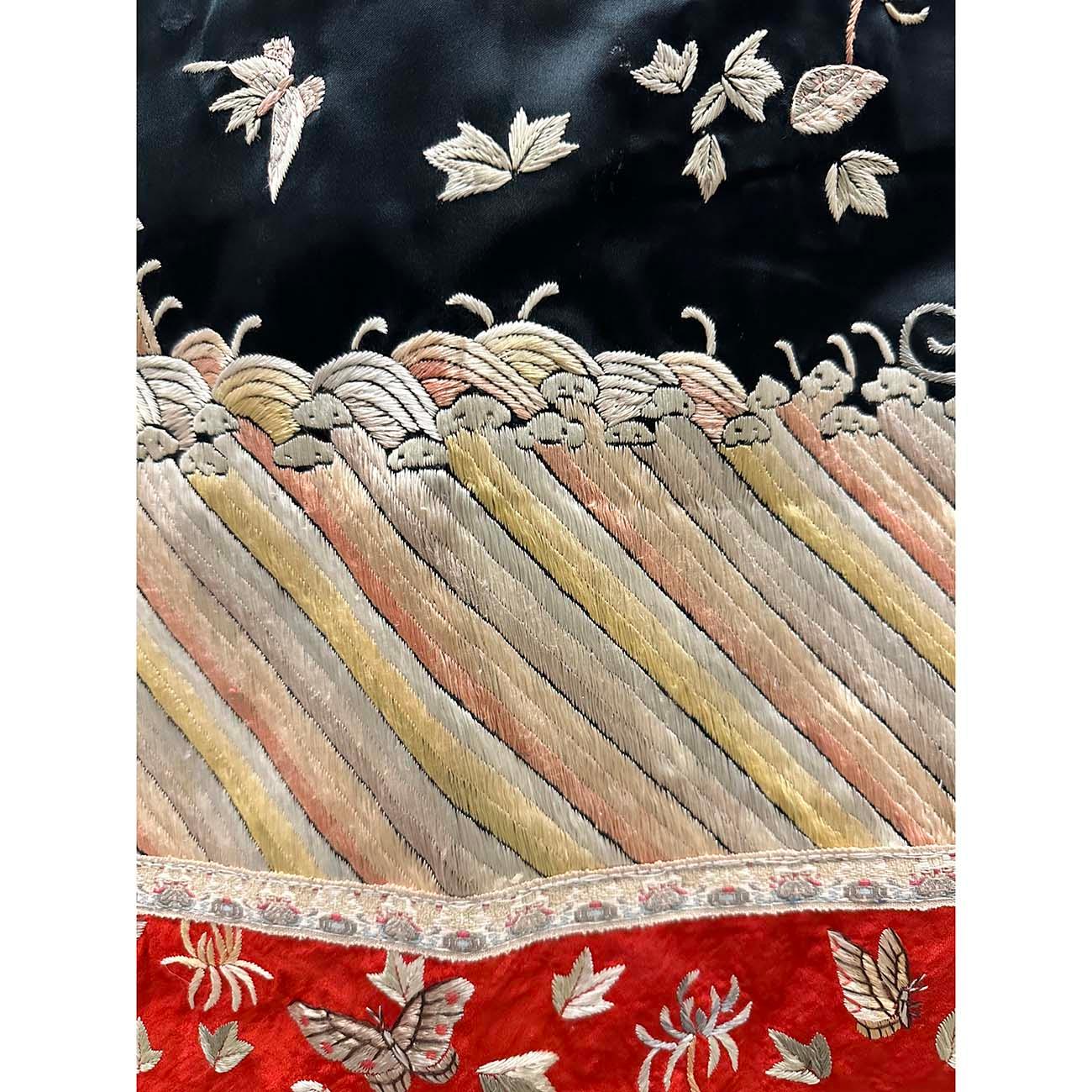 Mid-20th Century Chinese Hand embroidered Jacket, Gua Zi For Sale 3