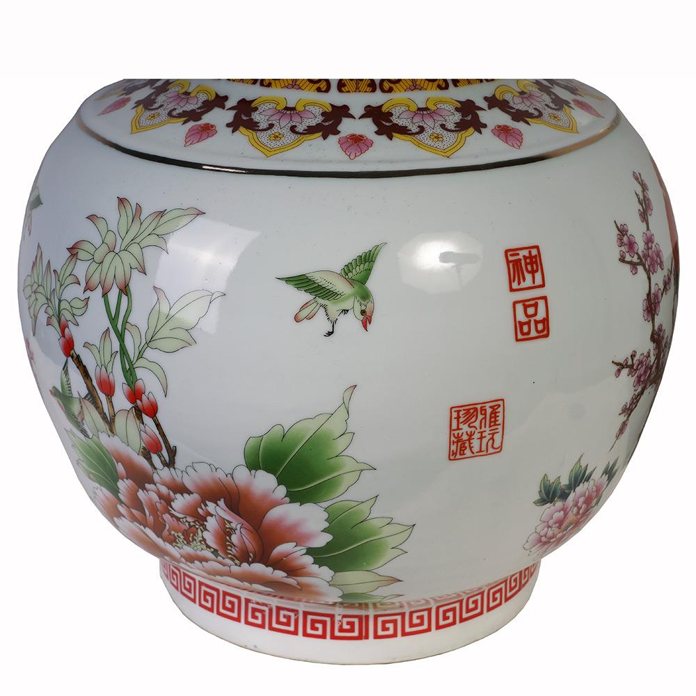 Mitte des 20. Jahrhunderts Chinesische Handmalerei Porzellan Vase im Zustand „Gut“ im Angebot in Pomona, CA