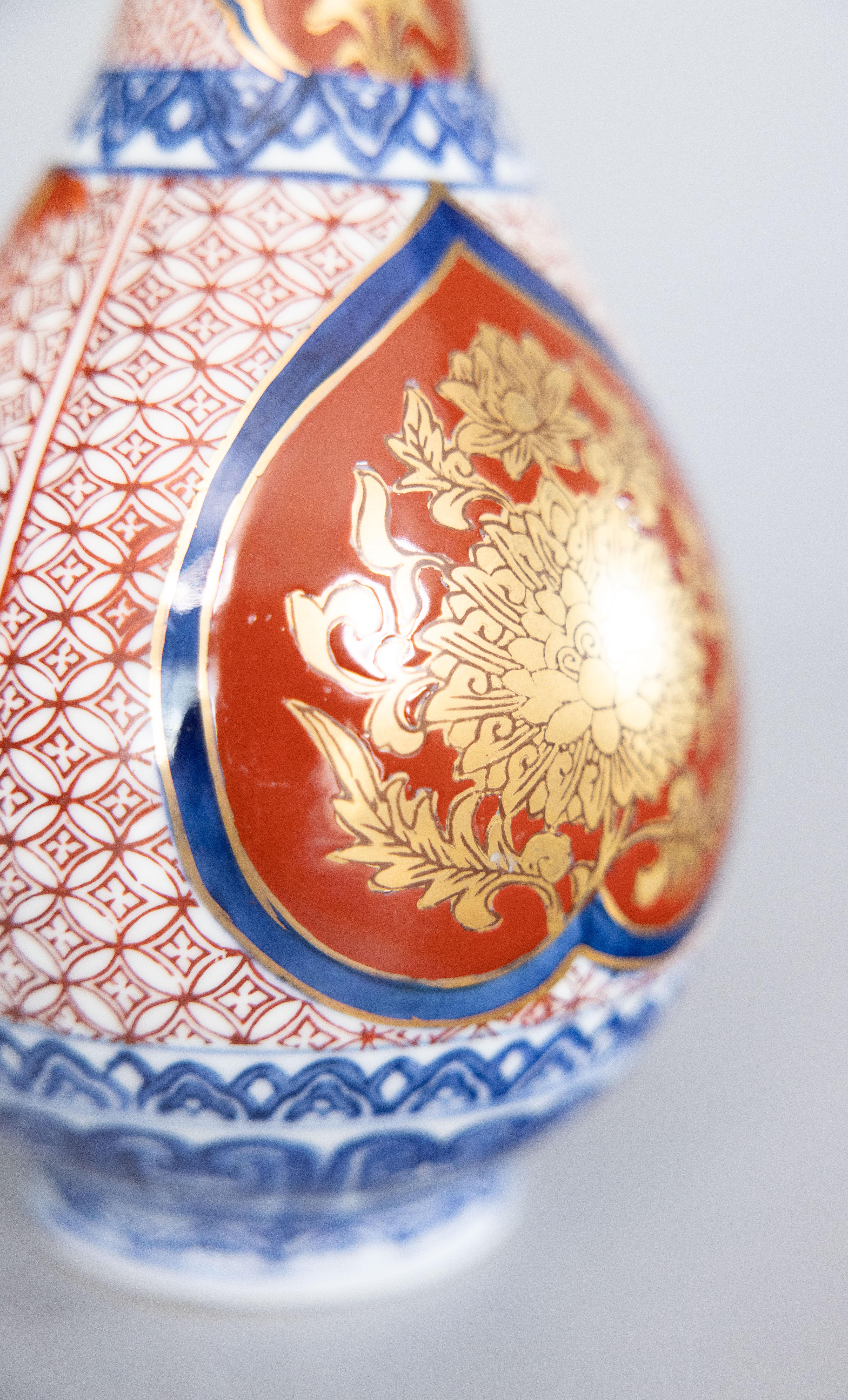 Cotto in fornace Vaso a balaustro Imari cinese della metà del XX secolo in vendita