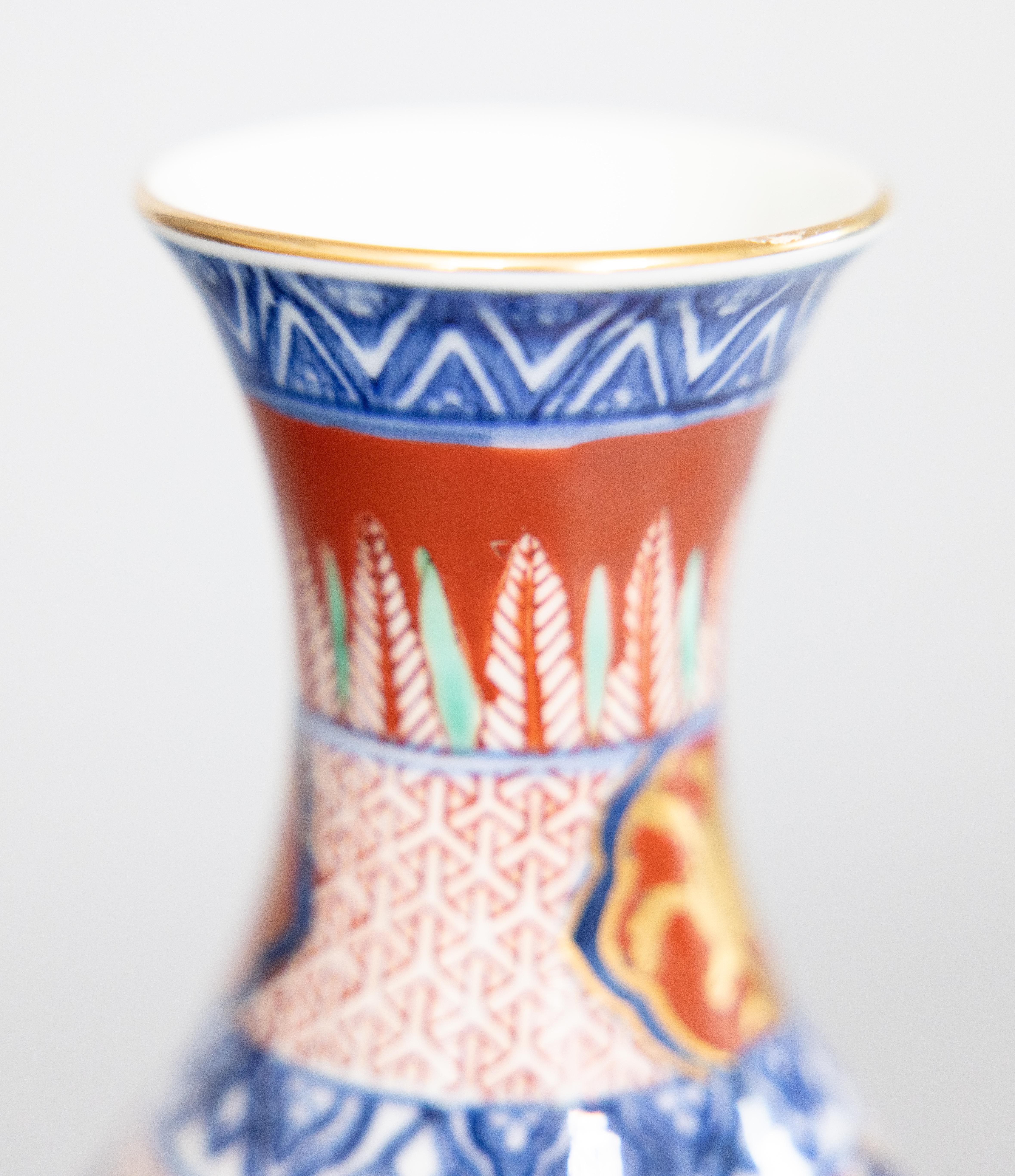 Vaso a balaustro Imari cinese della metà del XX secolo In condizioni buone in vendita a Pearland, TX