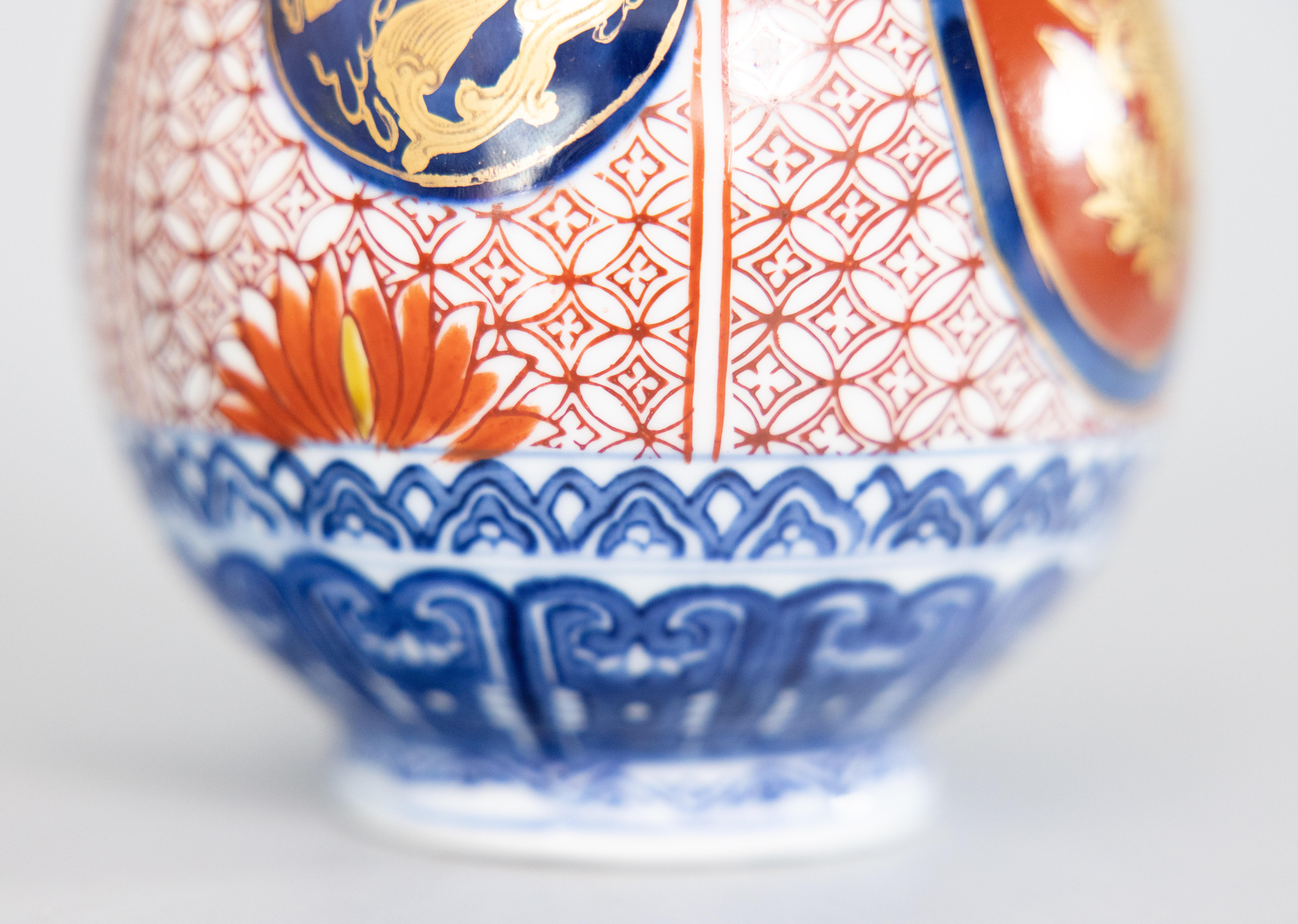 Porcellana Vaso a balaustro Imari cinese della metà del XX secolo in vendita
