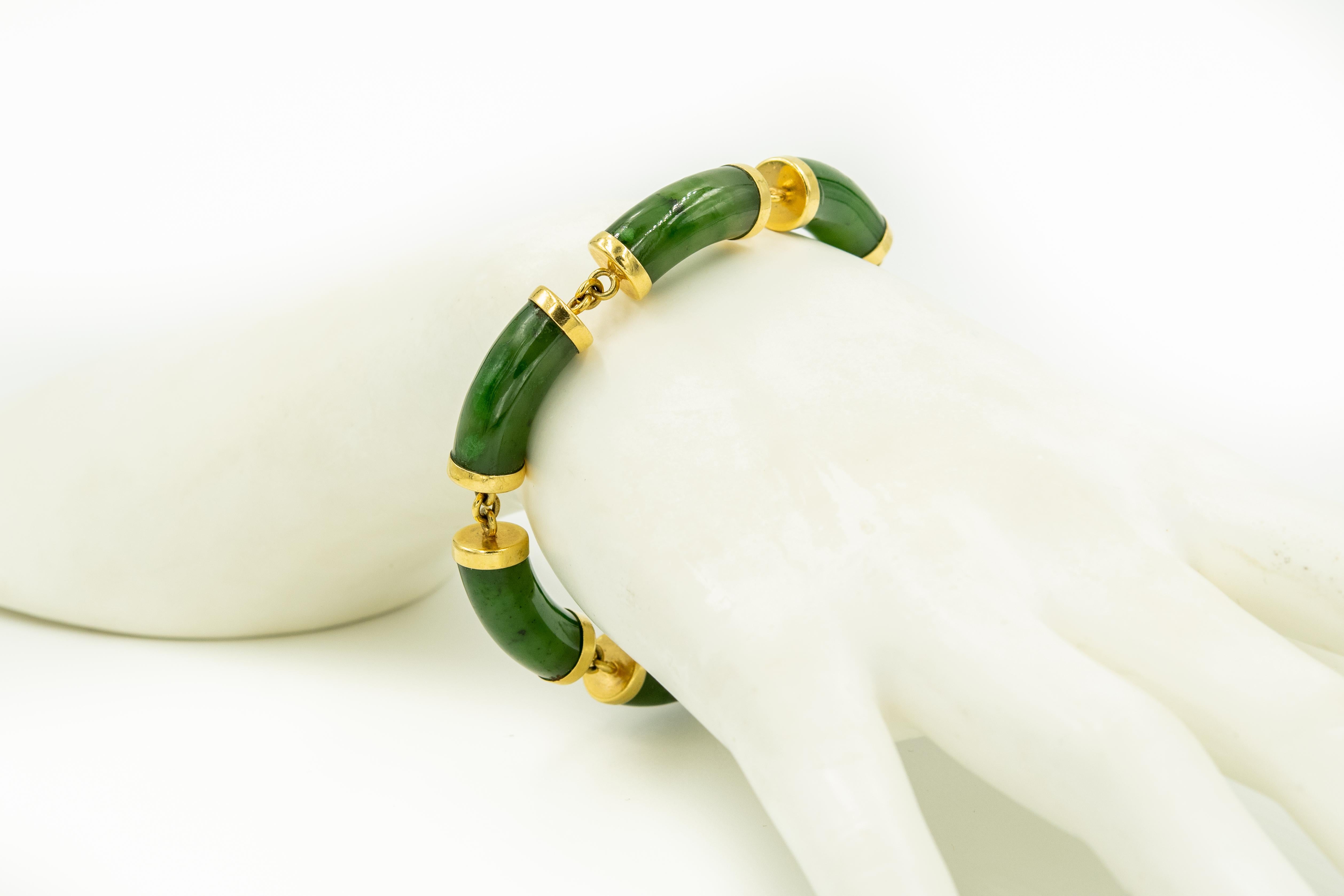 Oval Cut Mid-20th Century Chinese Nephrite Jade Bamboo Bar Link Yellow Gold Bracelet