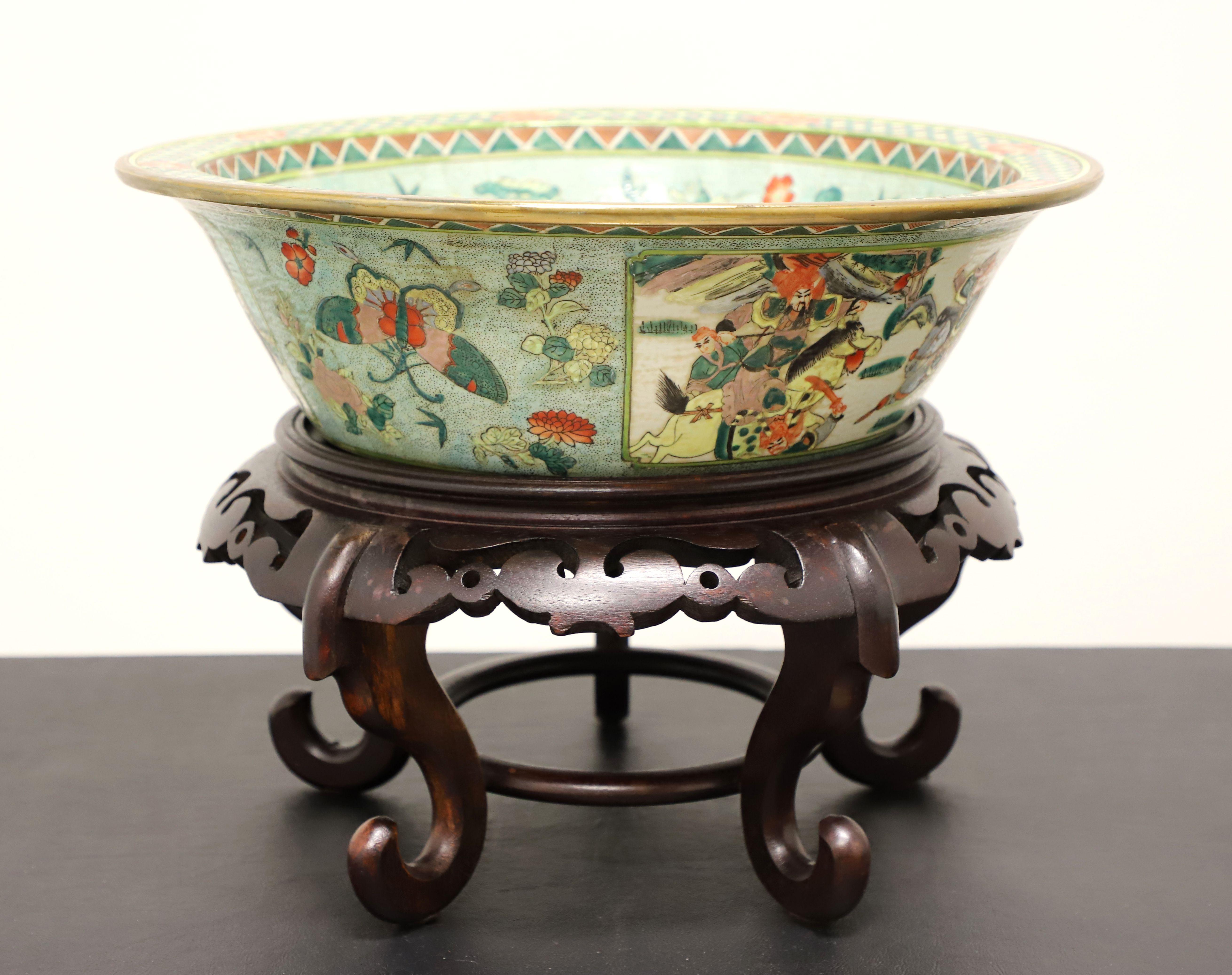 Chinoiserie Mid 20th Century Chinese Porcelain Bowl on Stand