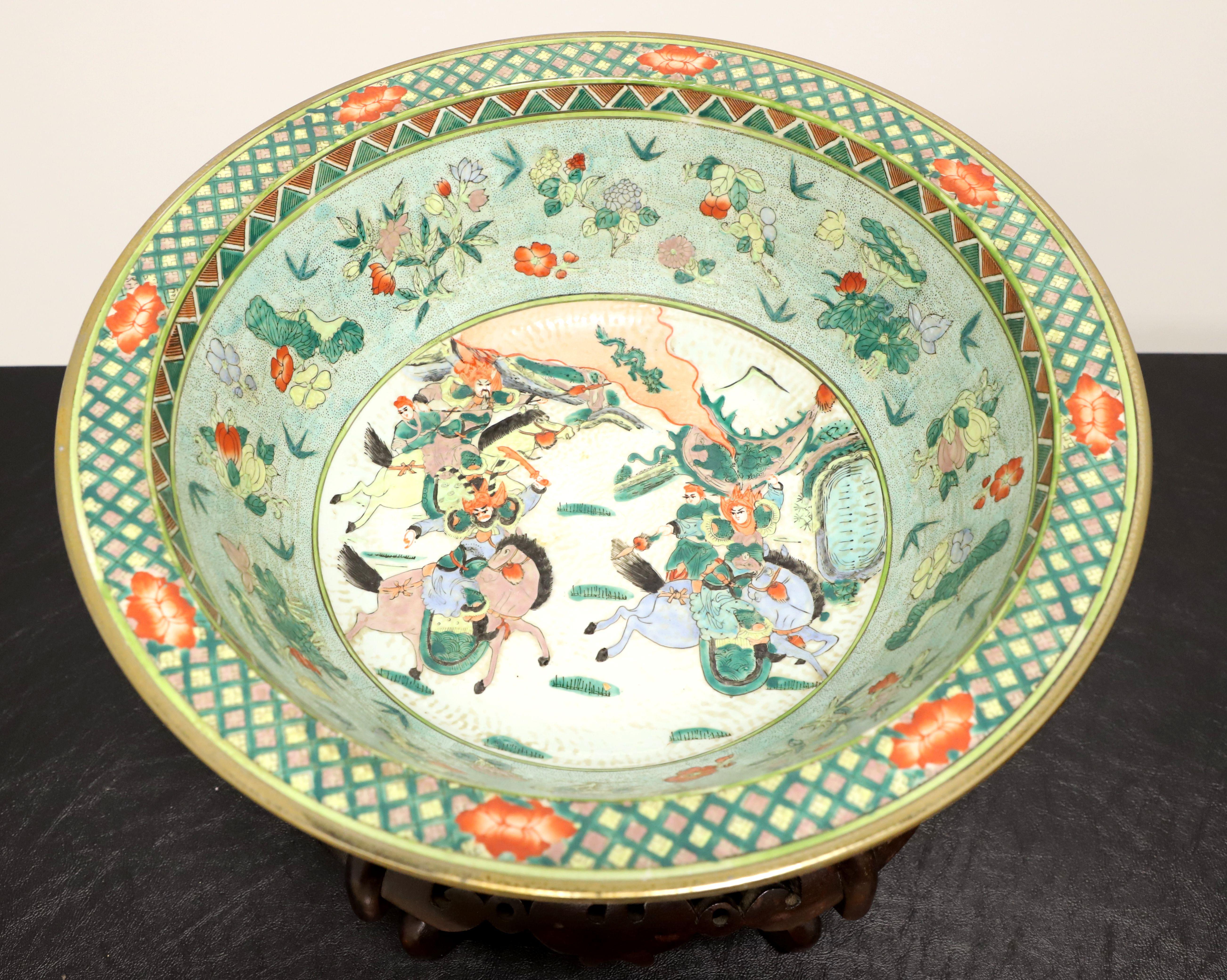 Mid 20th Century Chinese Porcelain Bowl on Stand 1
