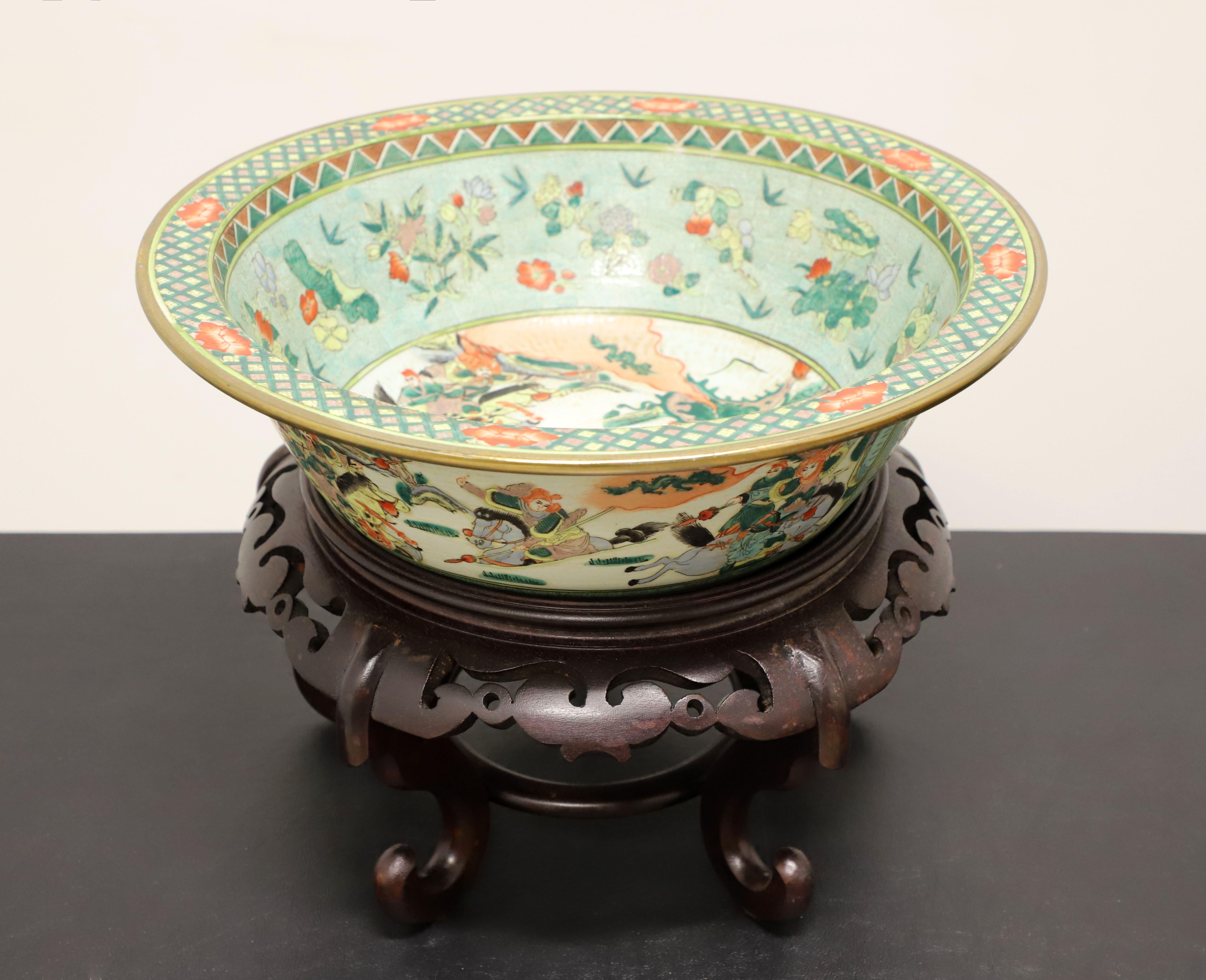 Mid 20th Century Chinese Porcelain Bowl on Stand 4