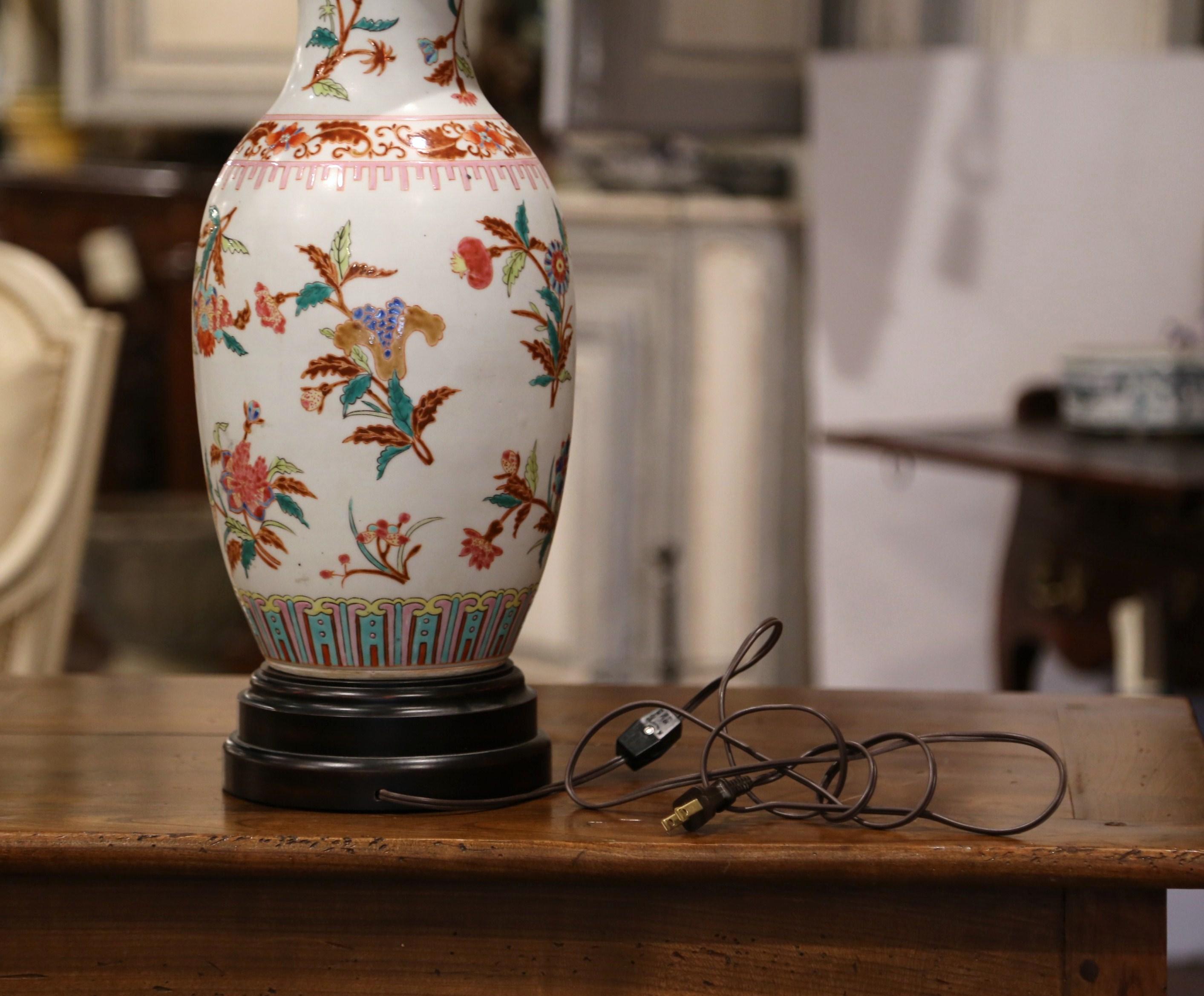 Mid-20th Century Chinese Porcelain Famille Rose Vase Converted into Table Lamp 3