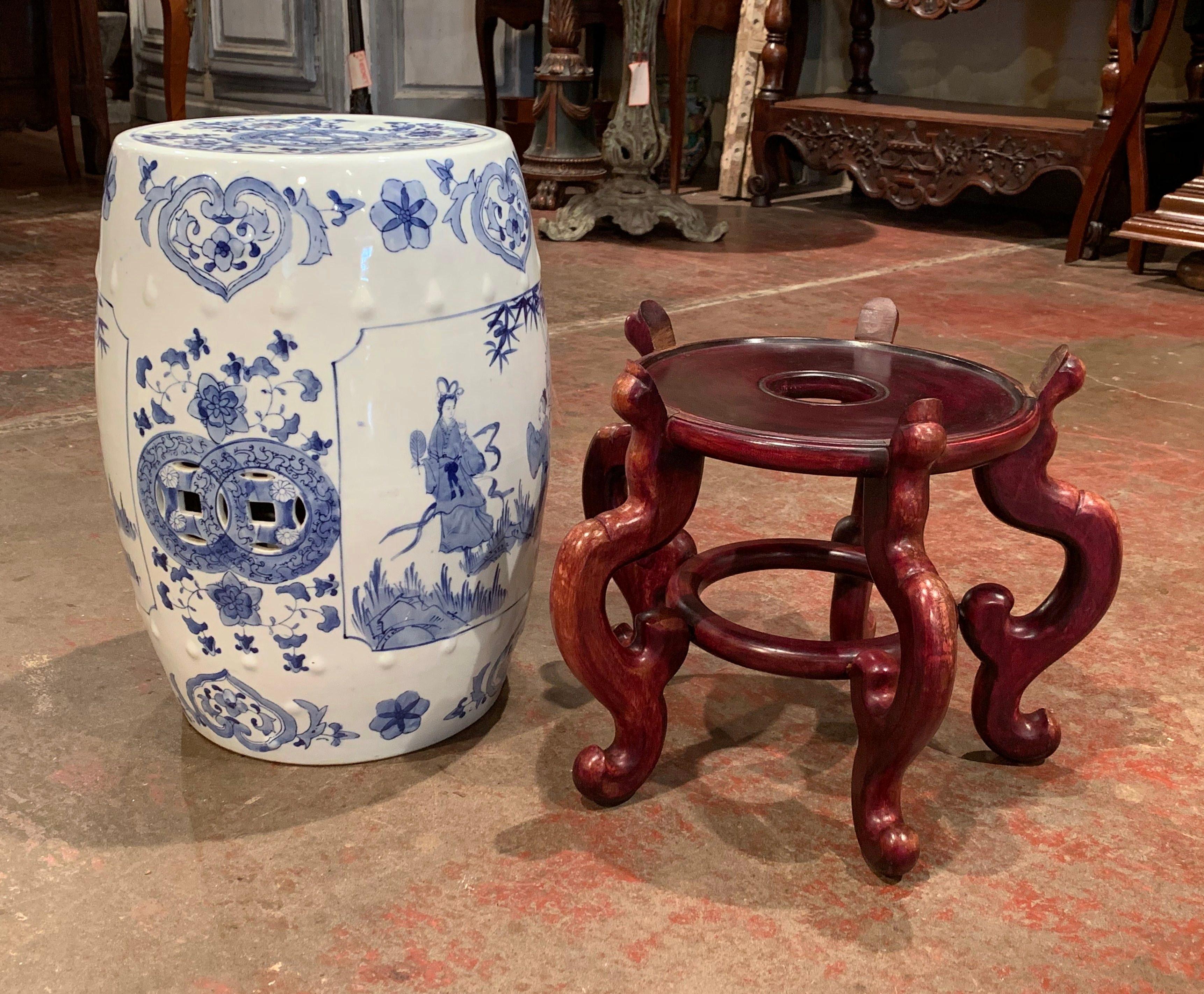 Mid-20th Century Chinese Porcelain Garden Stool on Carved Stand 3